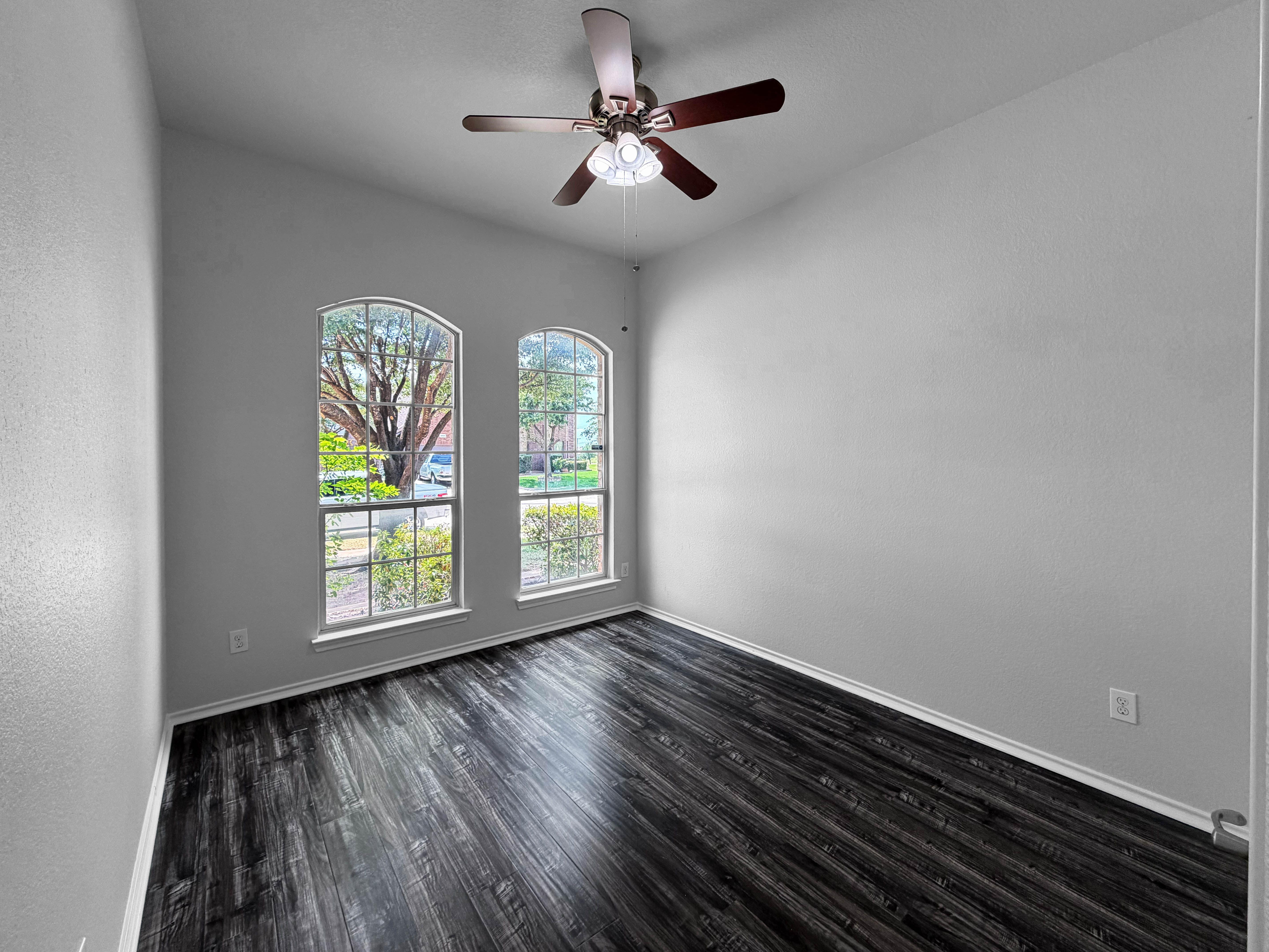 Photo 13 of 21 of 10036 Red Bluff Ln, Fort Worth, TX