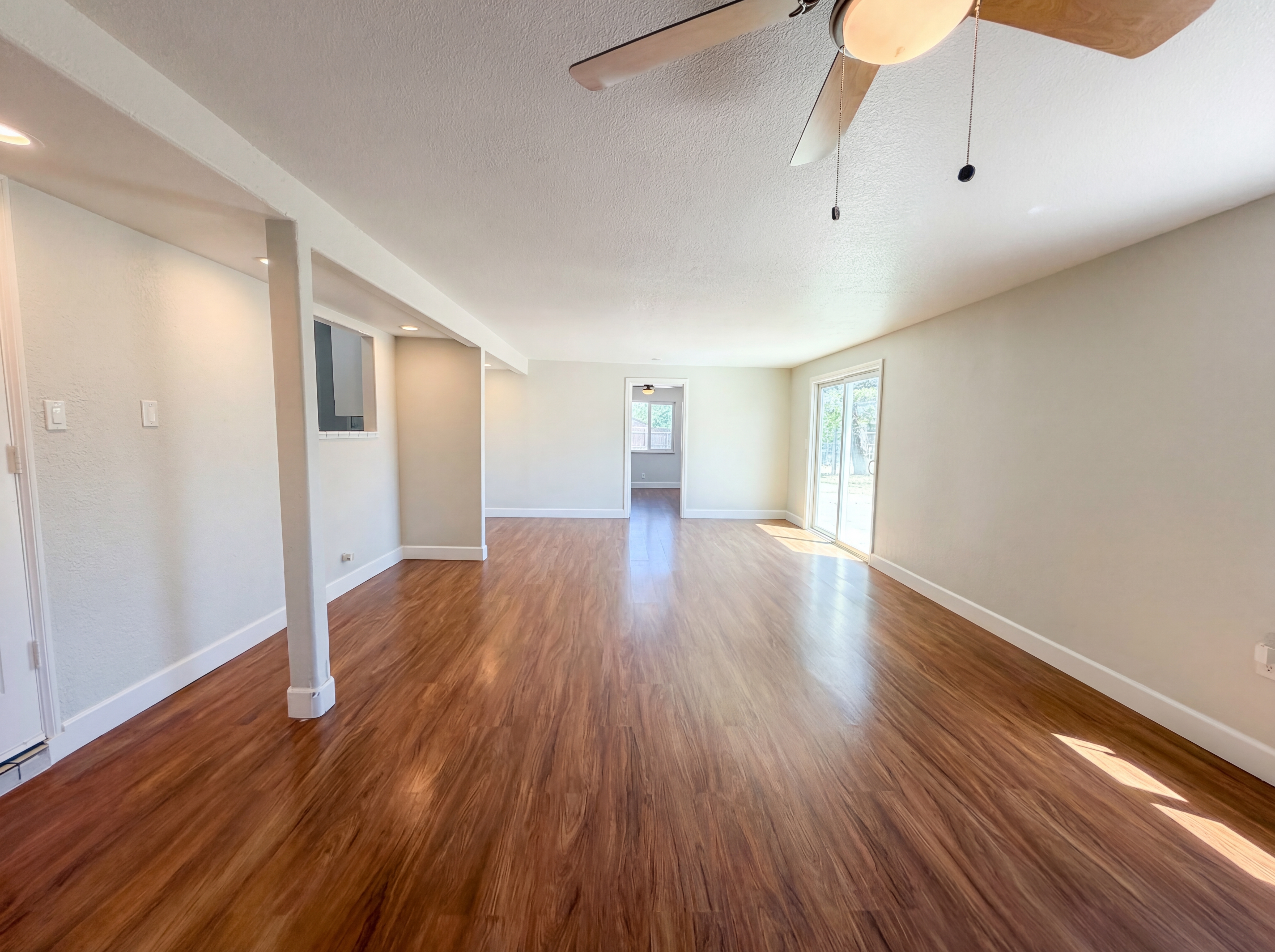 Photo 3 of 25 of 15011 Mission St, Hesperia, CA
