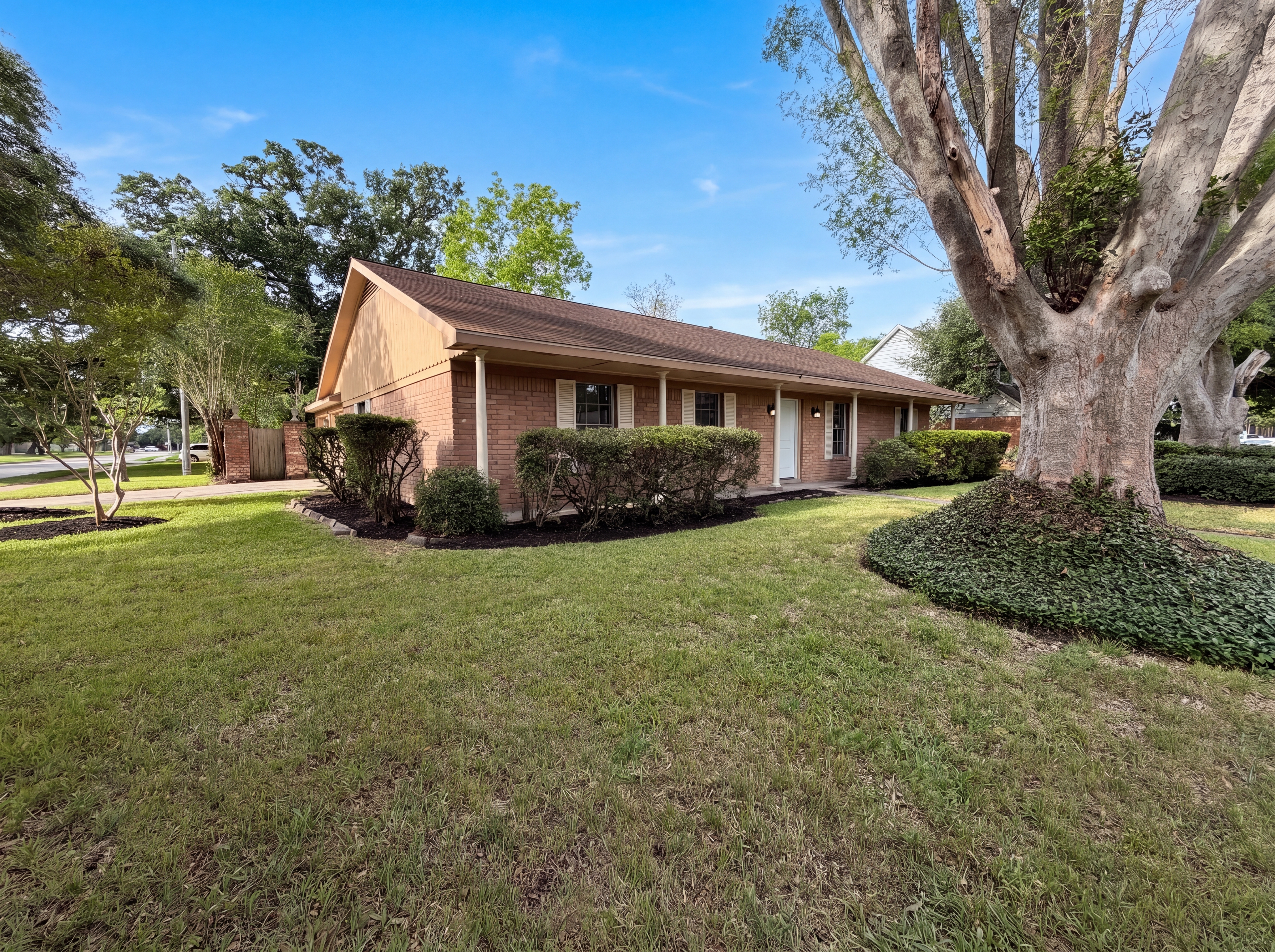 Photo 15 of 17 of 9603 Highmeadow Dr, Houston, TX