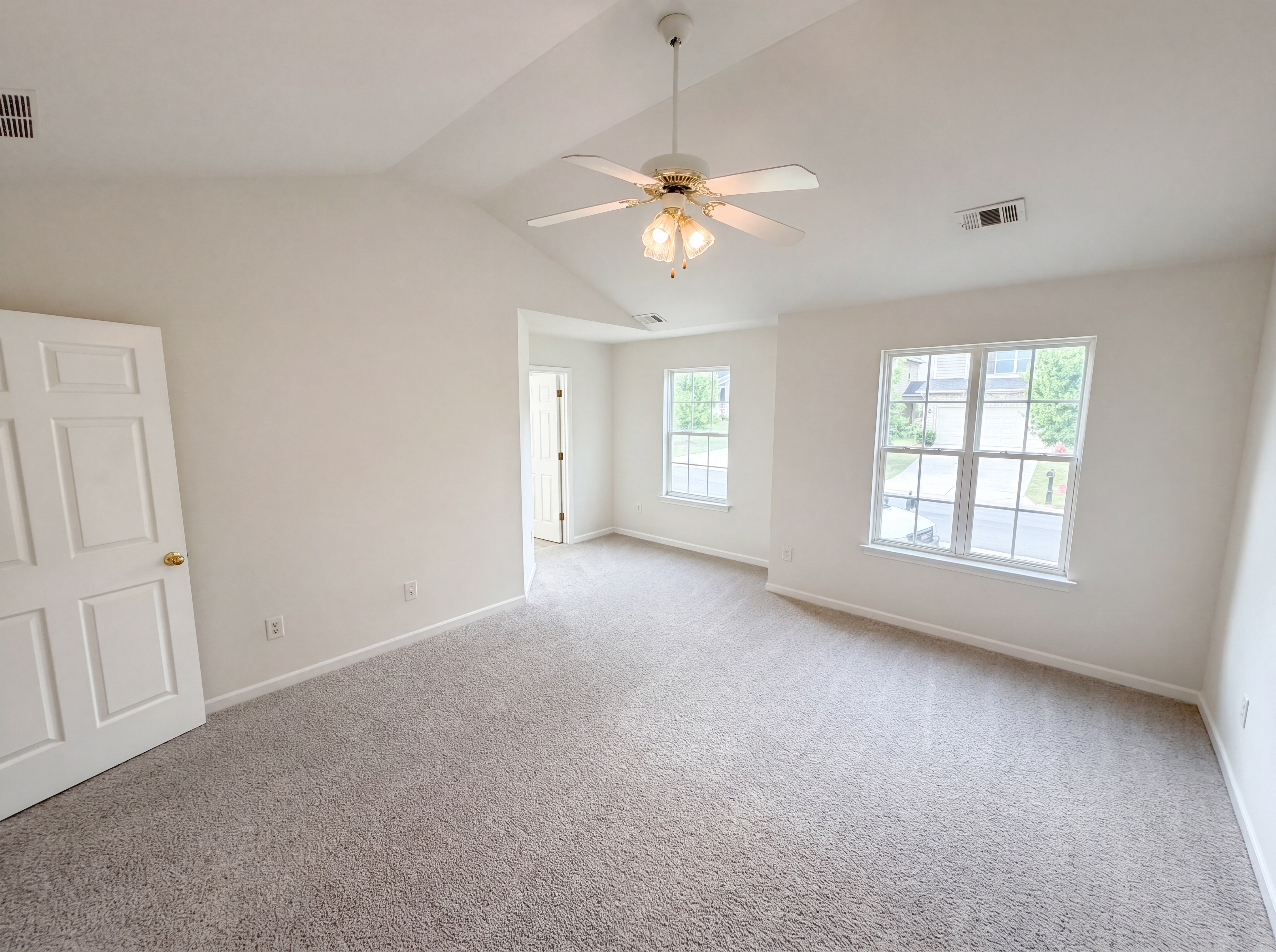 Photo 10 of 21 of 6126 Hickory Lane Dr, Union City, GA