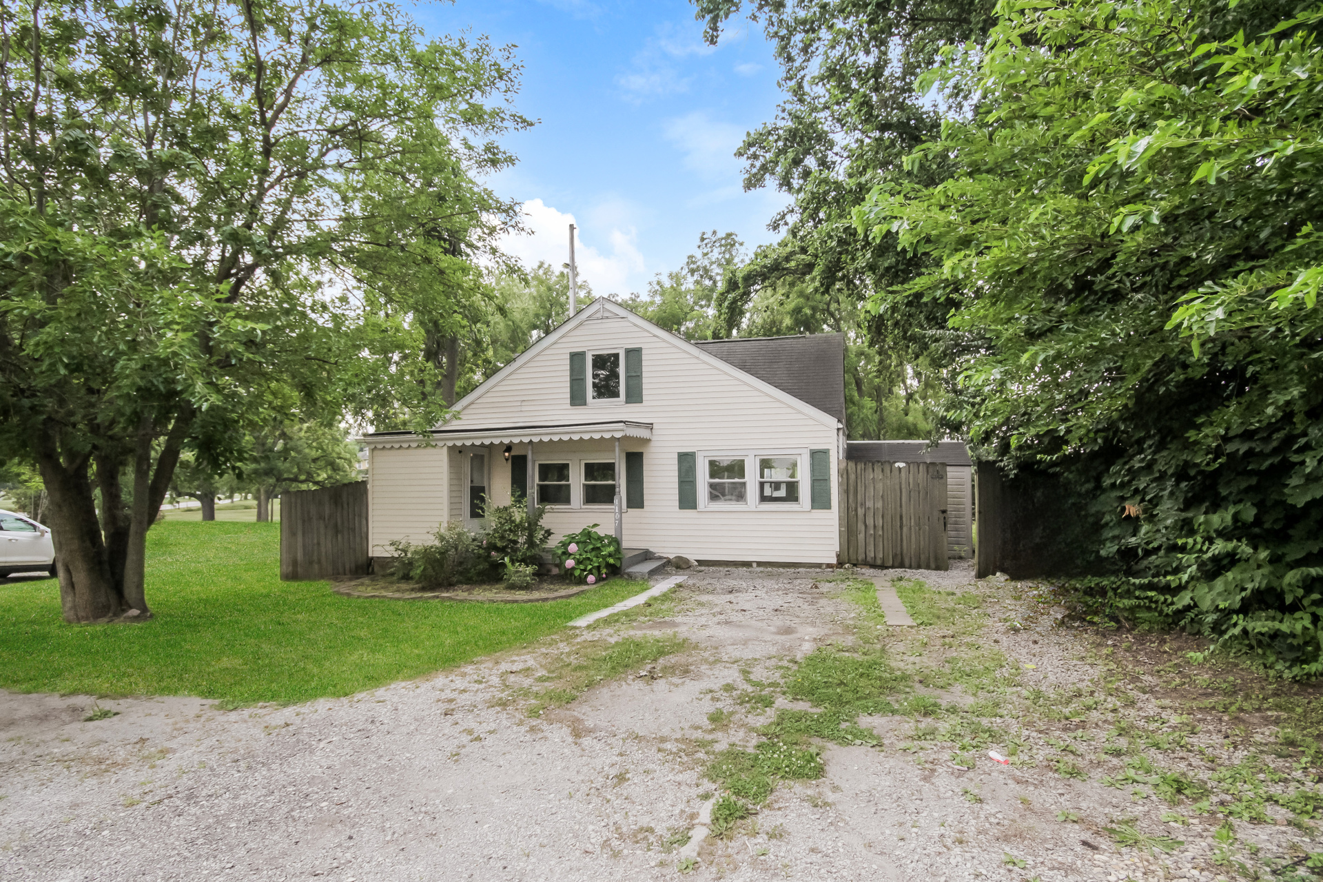 Photo 4 of 22 of 1107 E Joliet St, Crown Point, IN