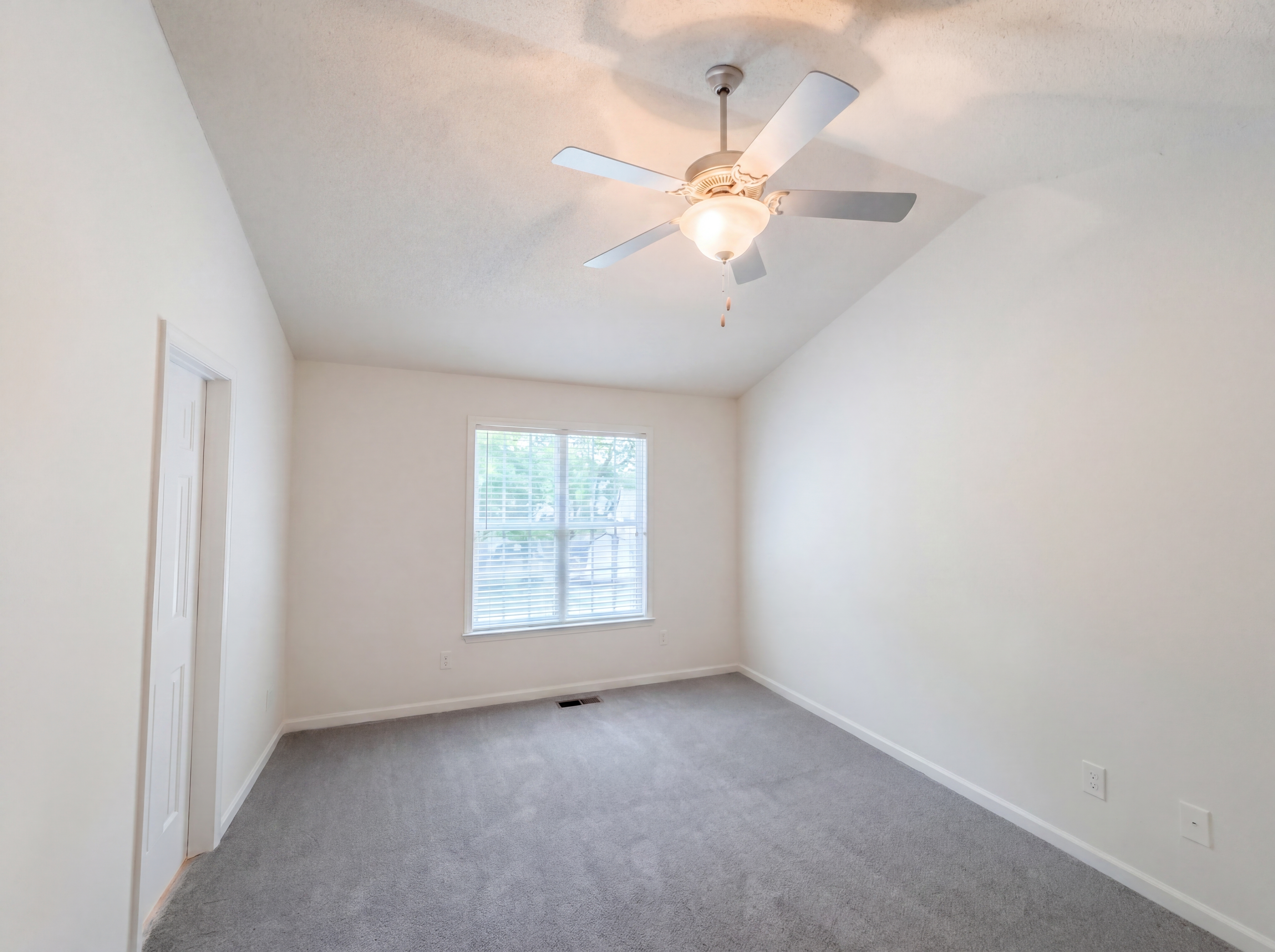 Photo 15 of 19 of 470 Kinsman Ct, Fuquay Varina, NC
