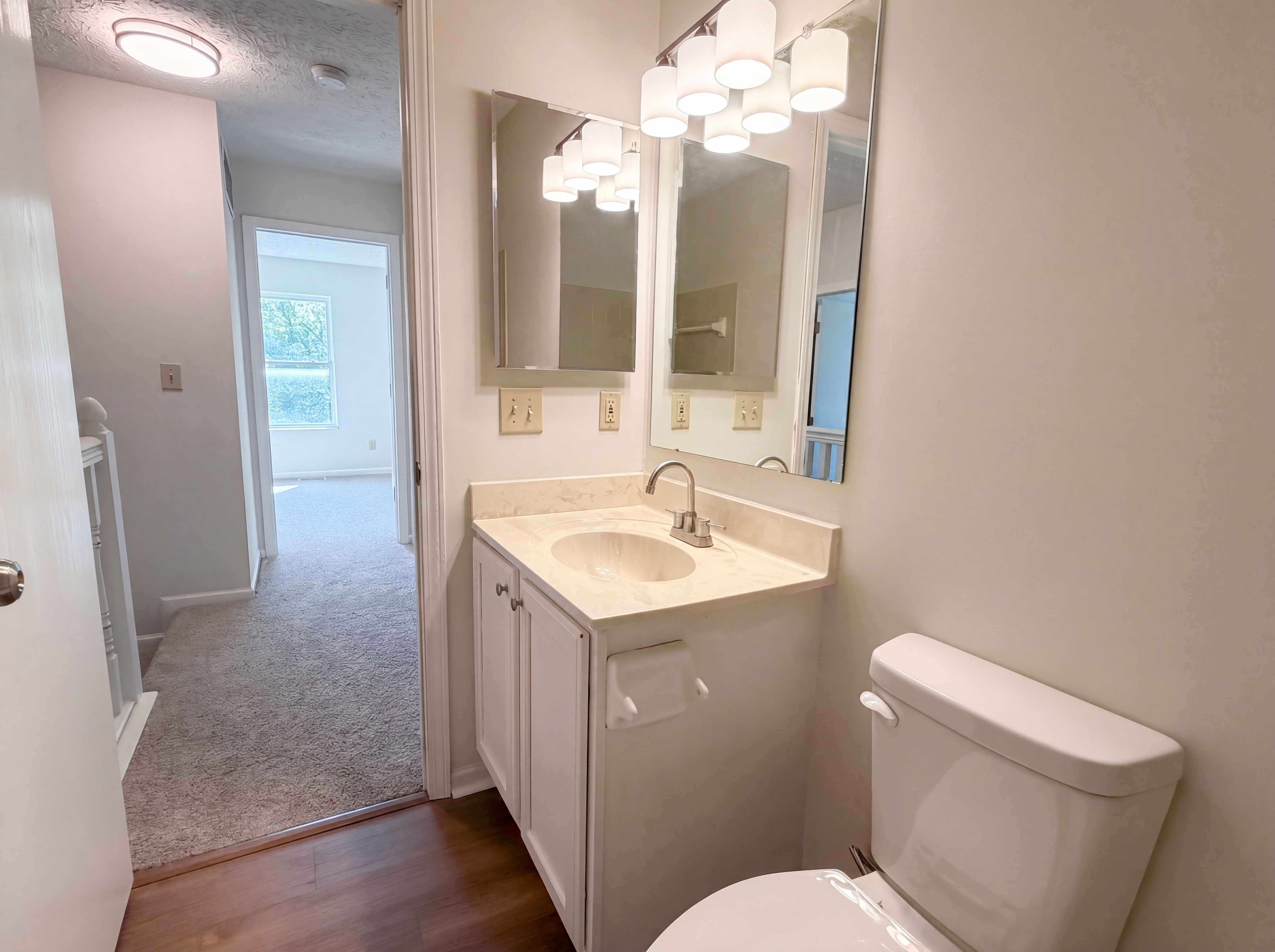 Photo 14 of 30 of 5074 Langcroft Dr, Hilliard, OH