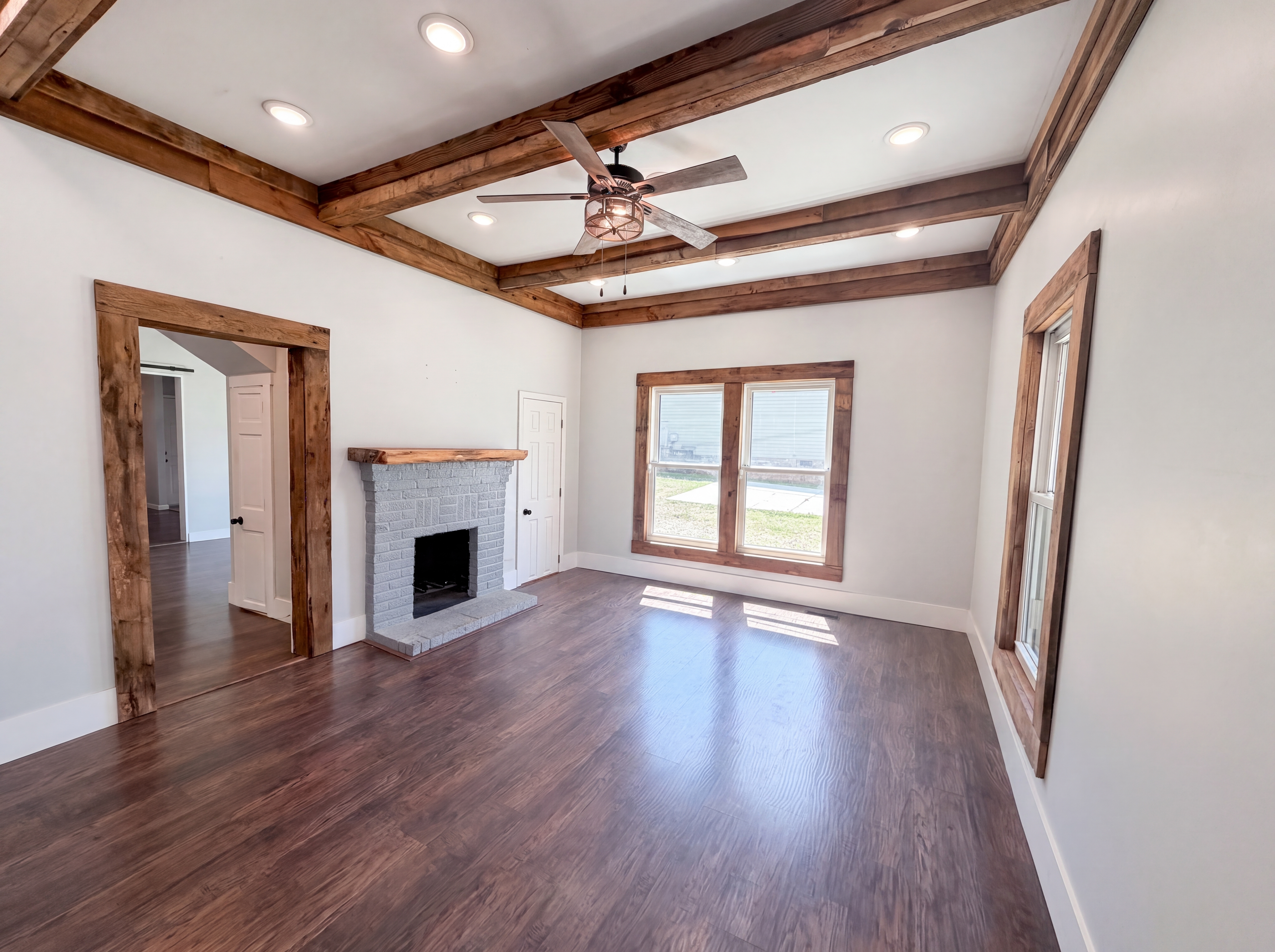 Photo 3 of 19 of 406 Dingler Ave, Mooresville, NC