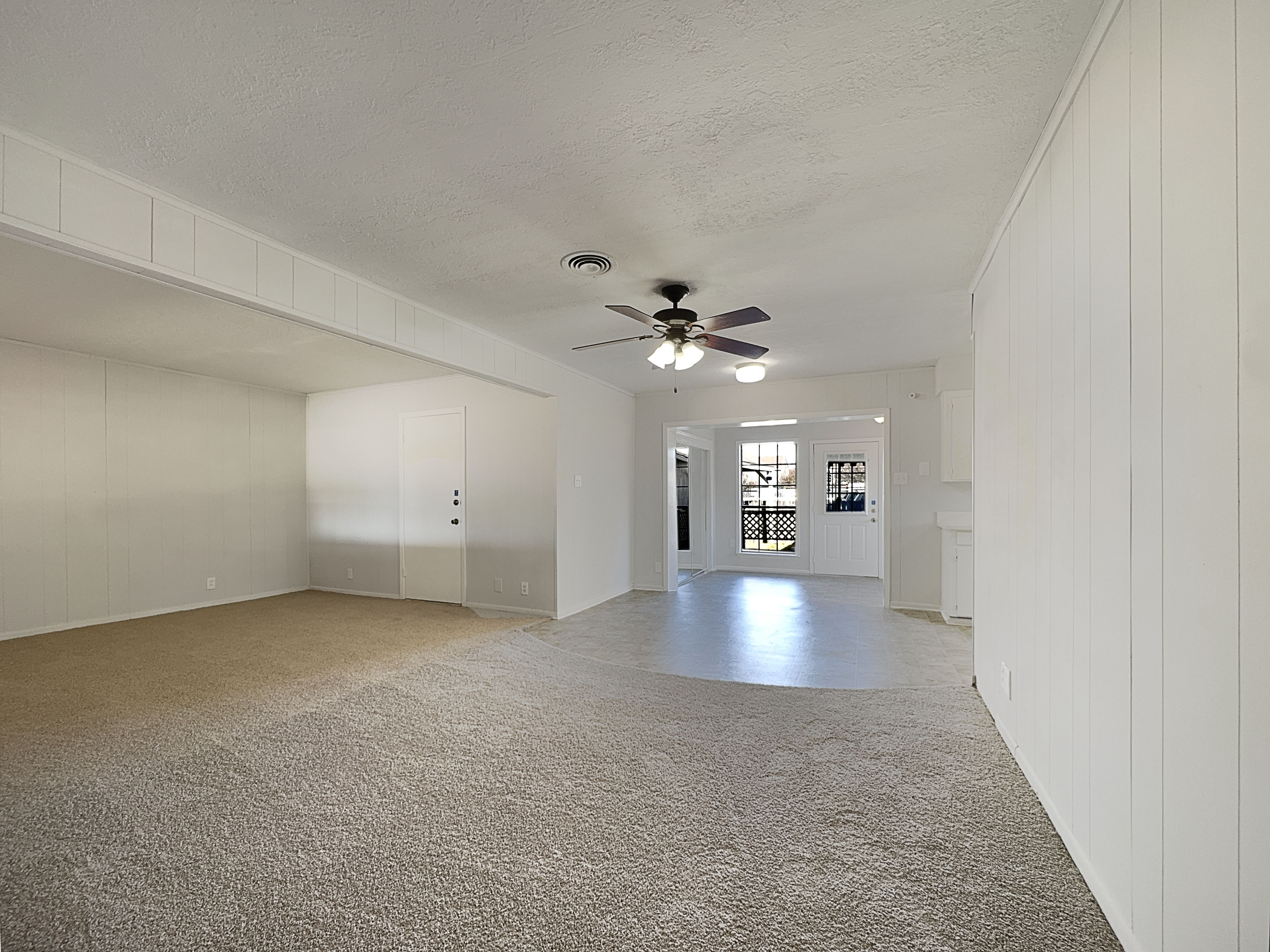 Photo 3 of 18 of 15311 Woodforest Blvd, Channelview, TX