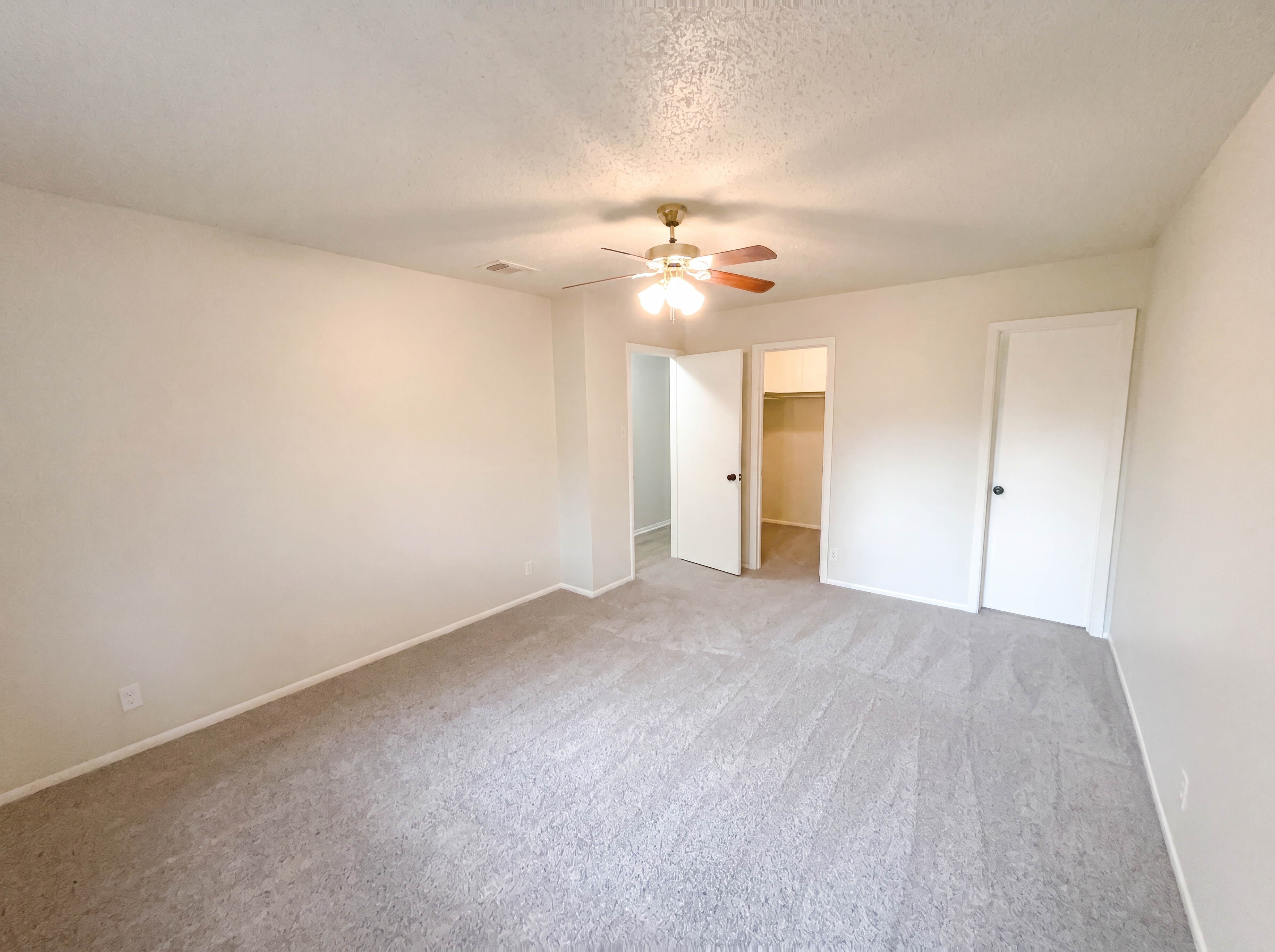 Photo 15 of 20 of 2830 Fisher Field Dr, San Antonio, TX