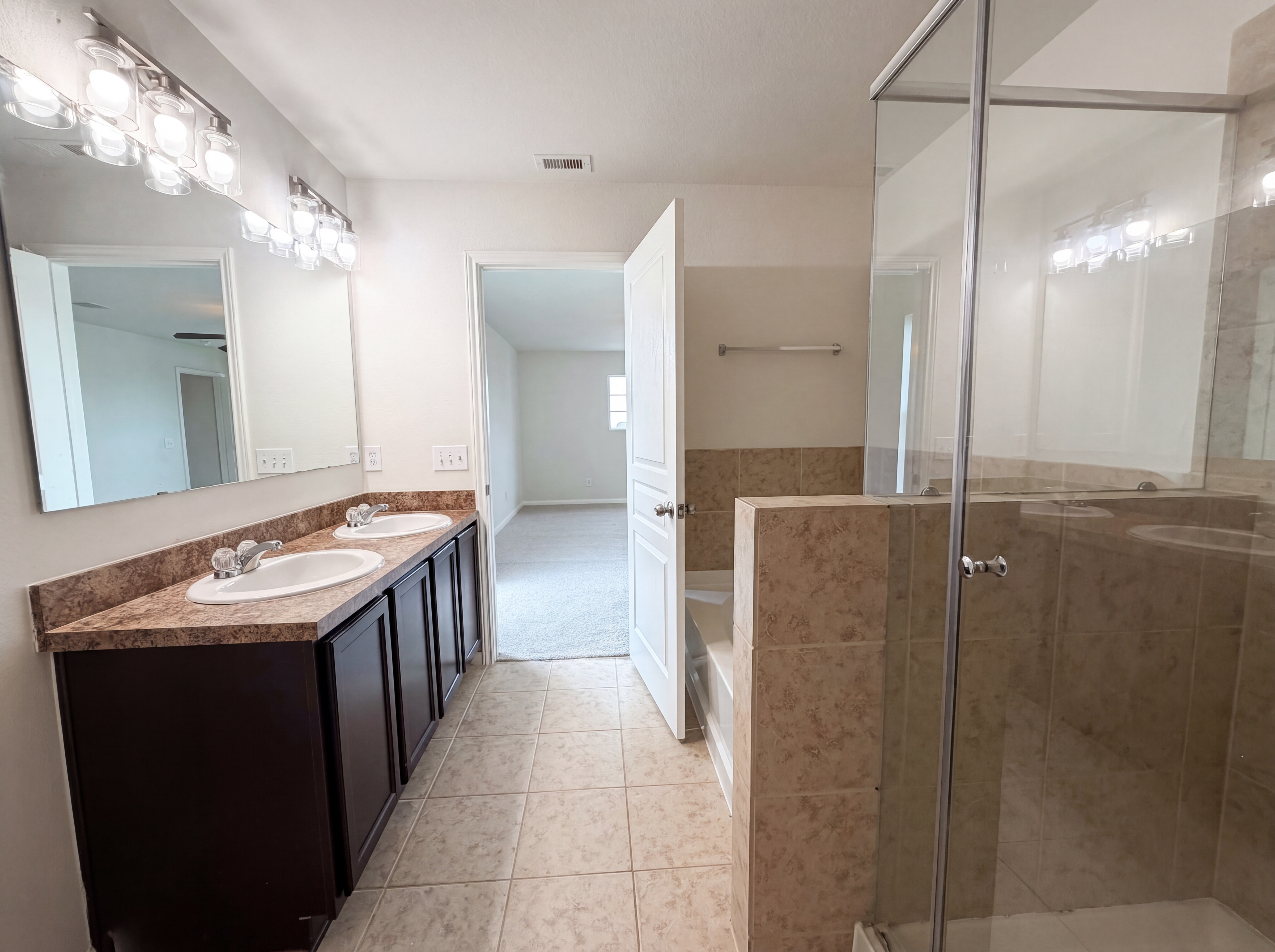 Photo 9 of 20 of 847 Canyon Hill Ln, Rosenberg, TX