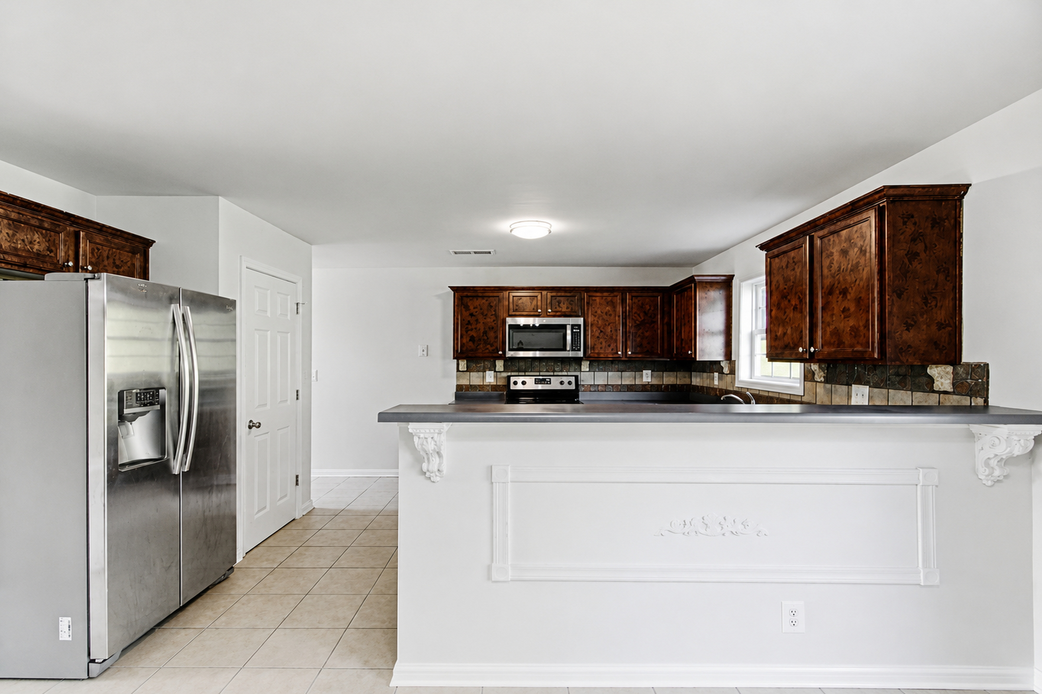 Photo 8 of 41 of 225 Avonlea Dr, Covington, GA
