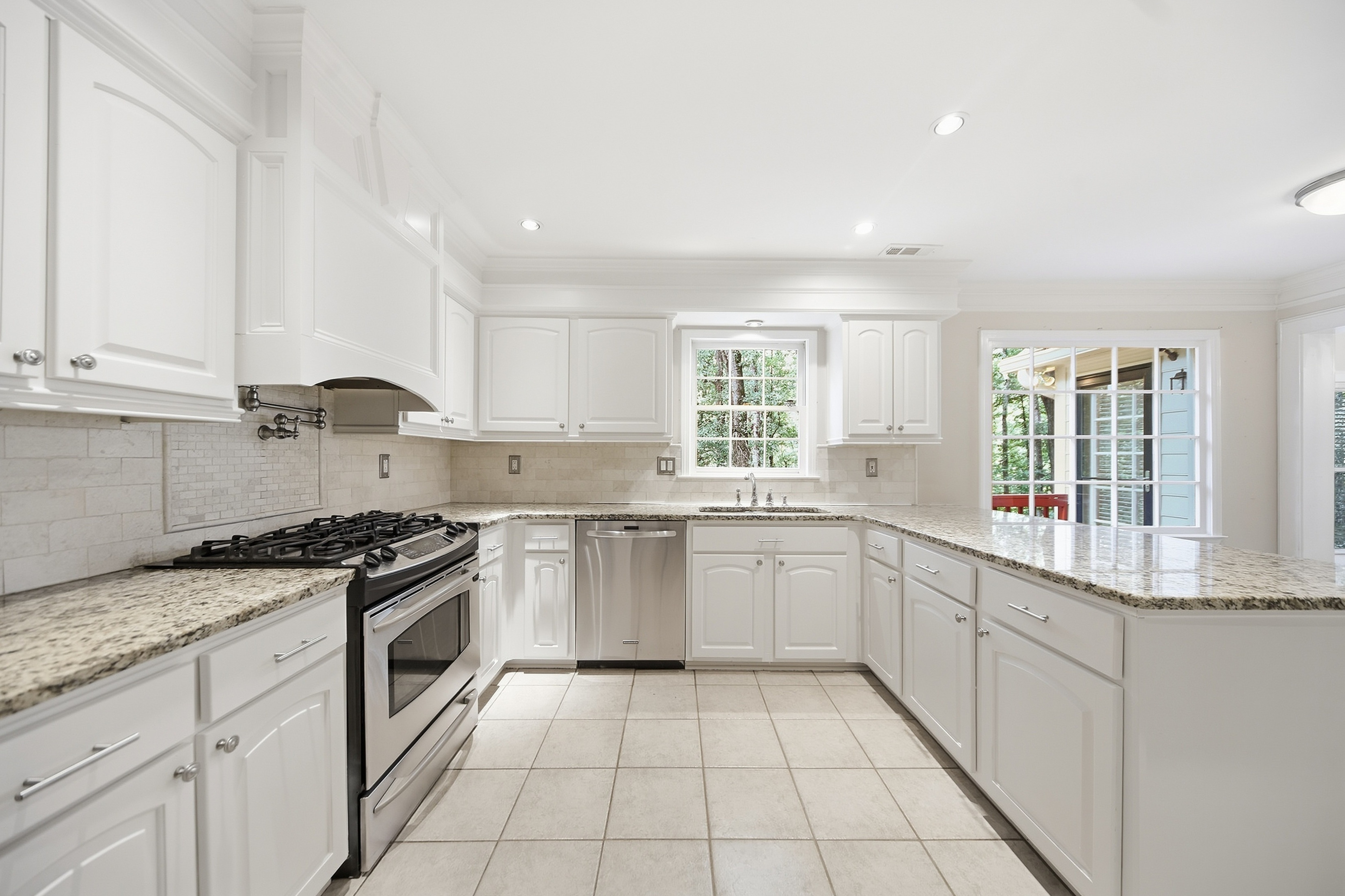 Photo 2 of 40 of 4003 Oakview Ct, Alpharetta, GA