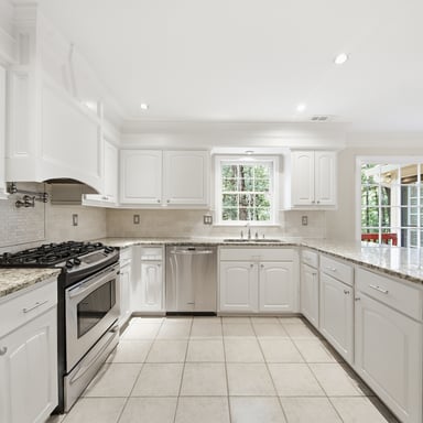 Property photo 2 of 4003 Oakview Ct
