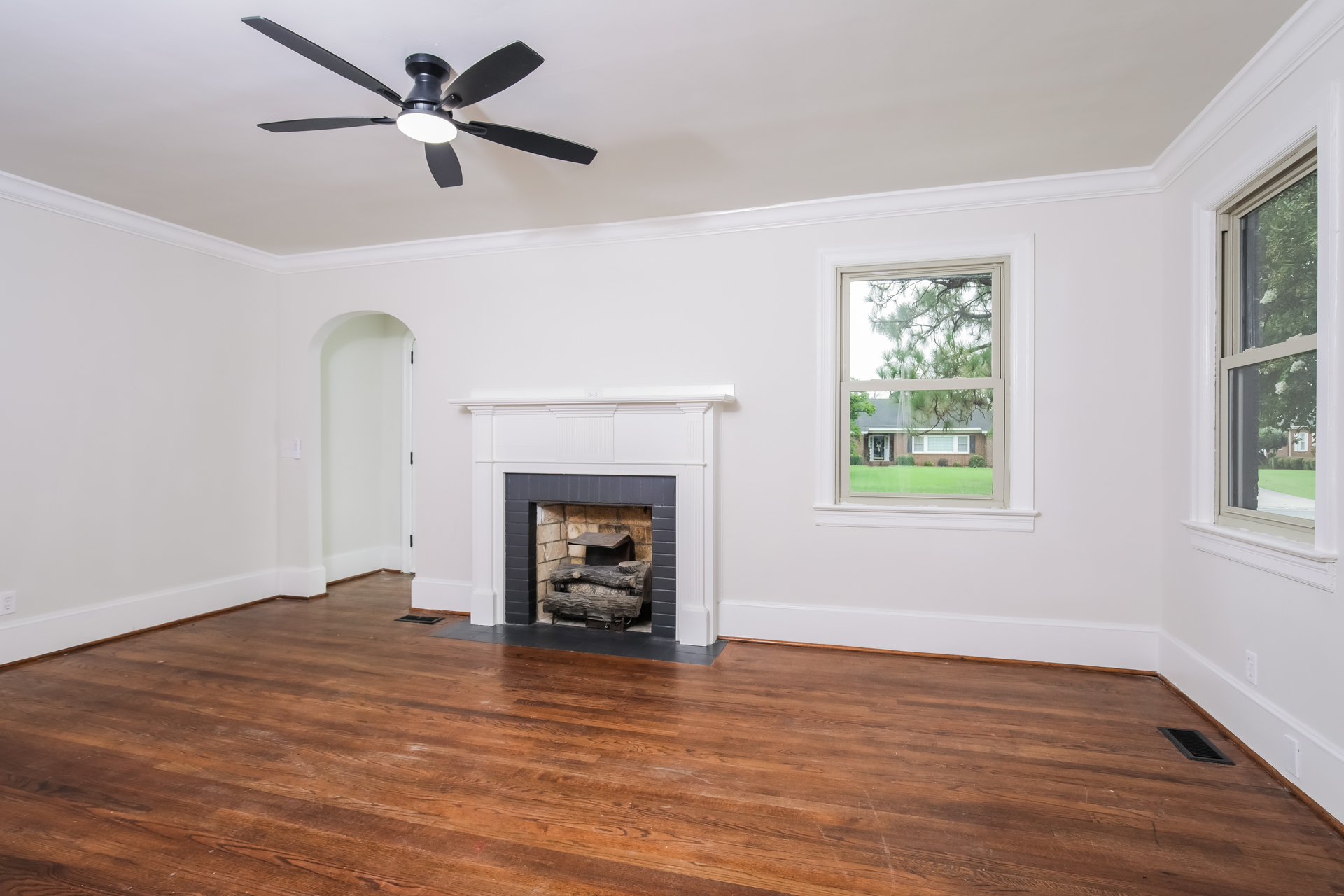 Photo 3 of 22 of 306 Fayetteville St, Newton Grove, NC
