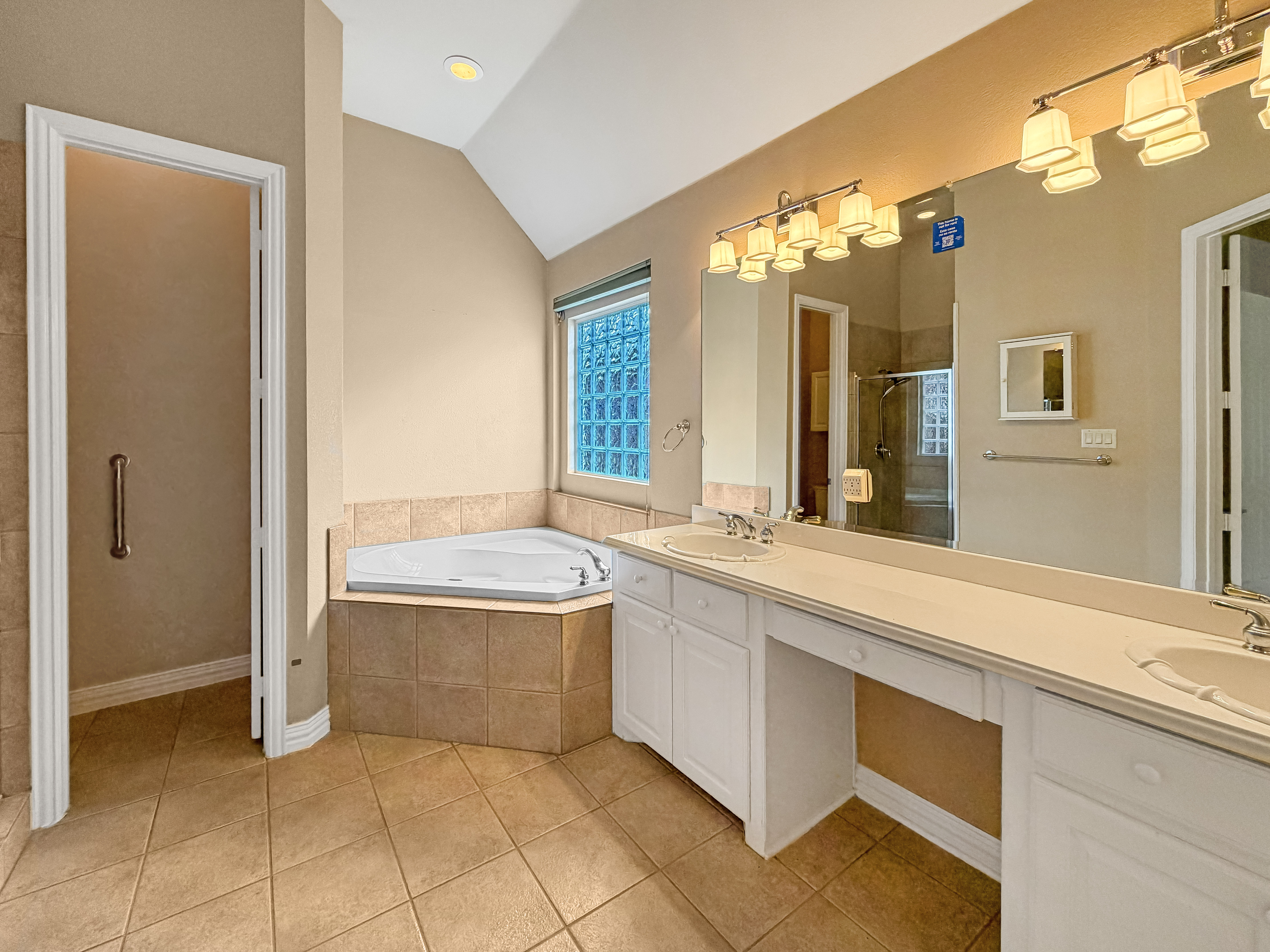 Photo 17 of 36 of 2316 Watercrest Dr, Keller, TX