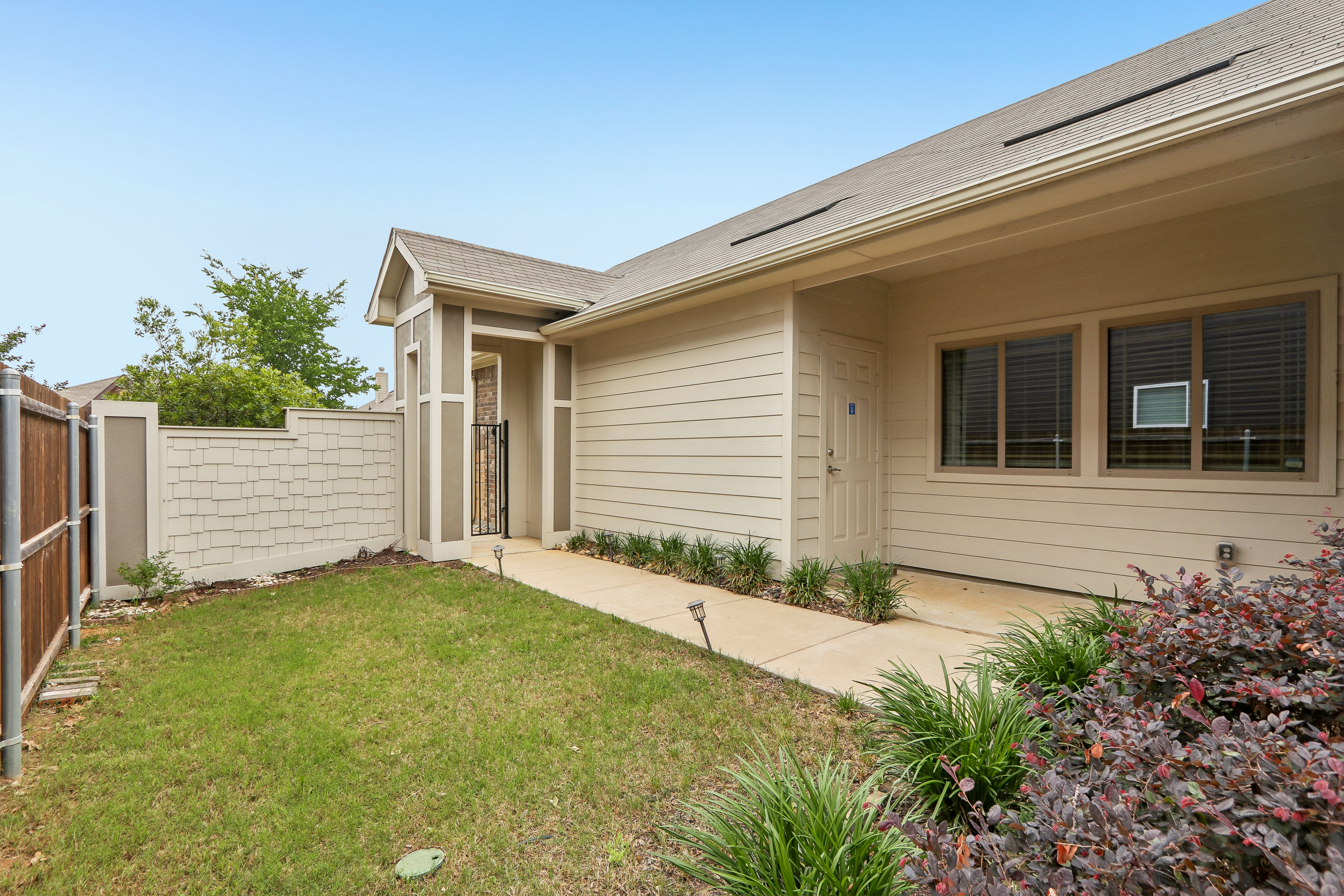Photo 33 of 42 of 568 Val Verde St, Aubrey, TX
