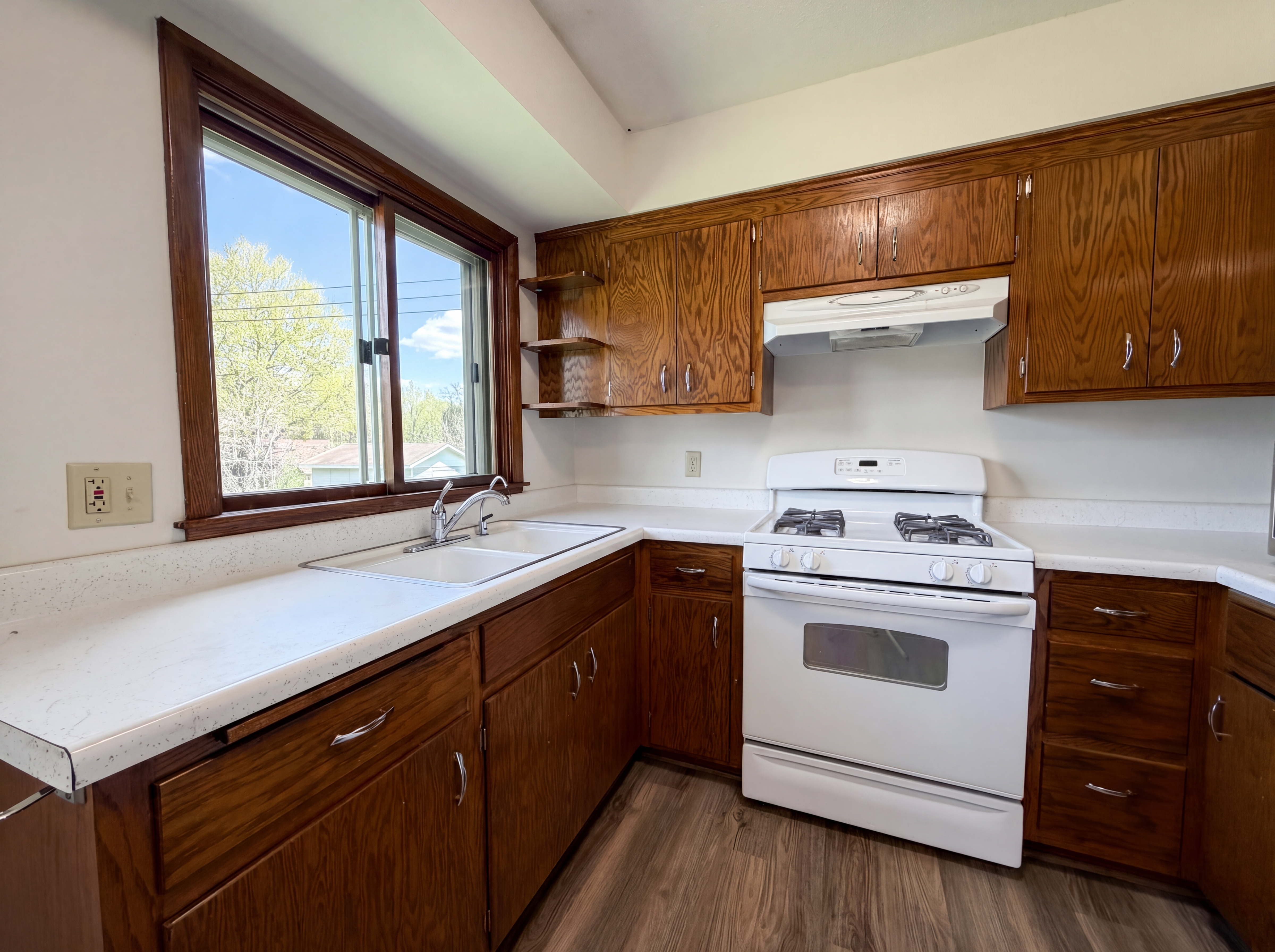 Photo 7 of 16 of 8183 Henslowe Ave S, Cottage Grove, MN