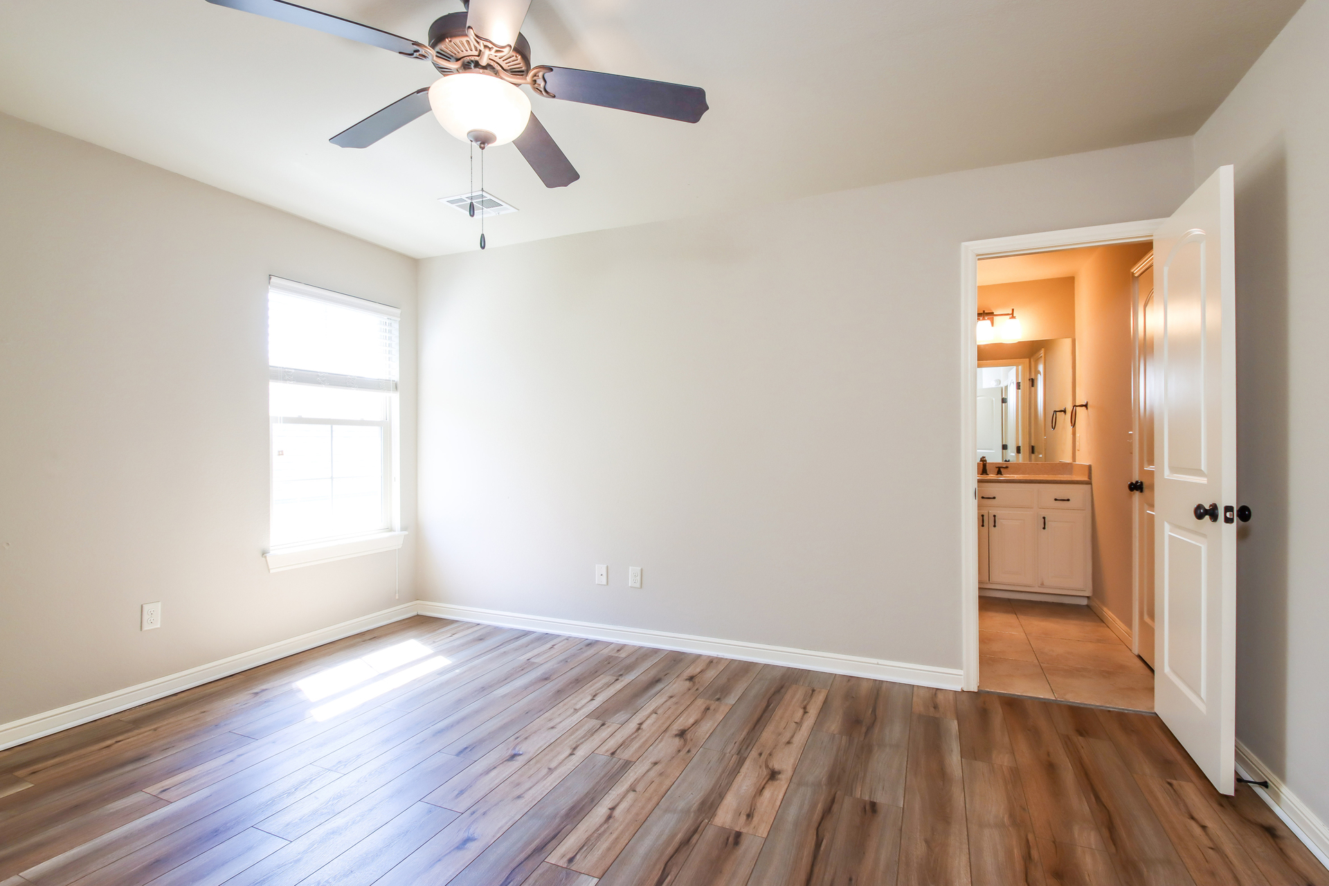 Photo 6 of 22 of 5874 E 145th St S, Bixby, OK