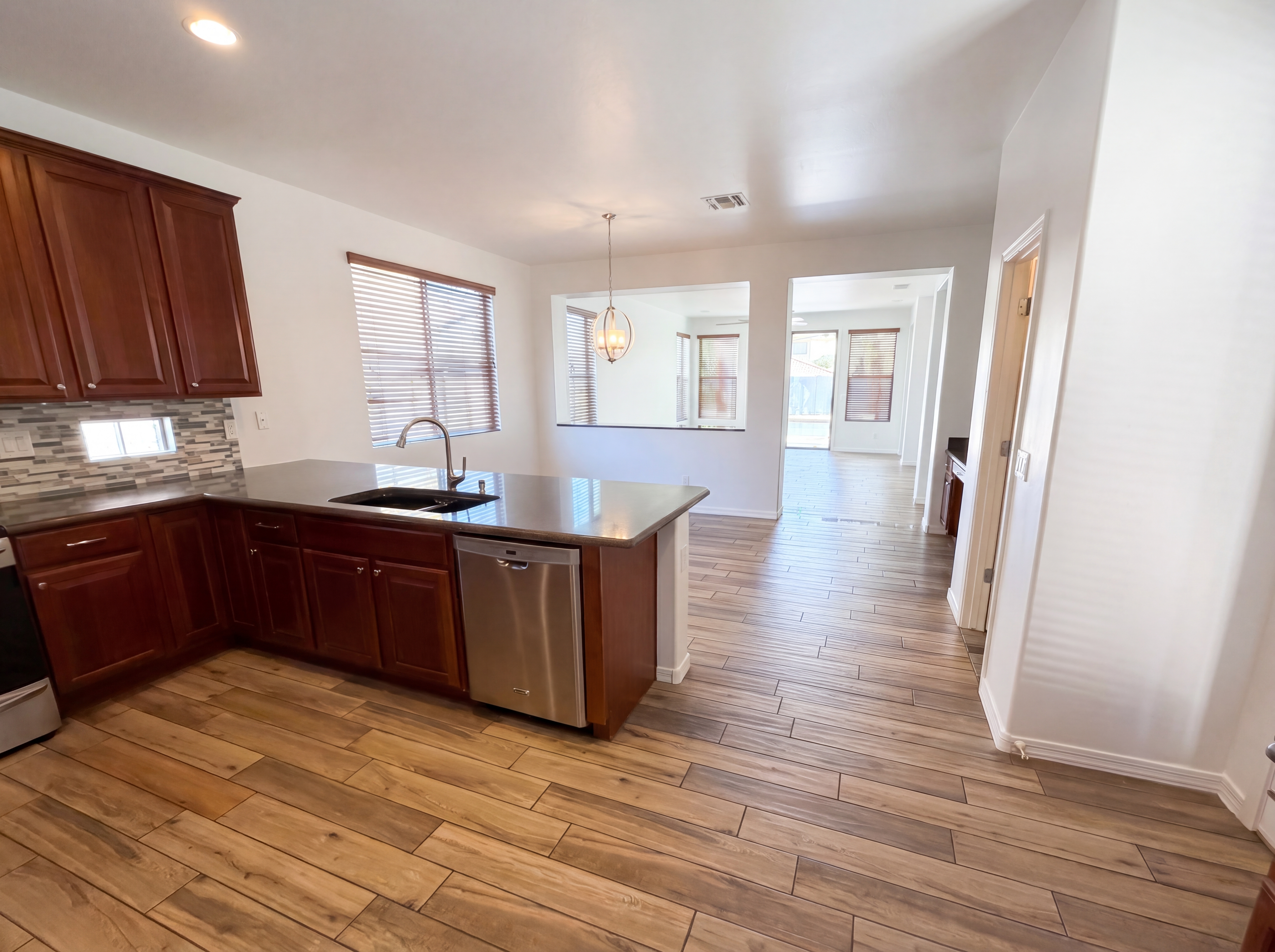 Photo 12 of 49 of 5509 W Rowel Rd, Phoenix, AZ