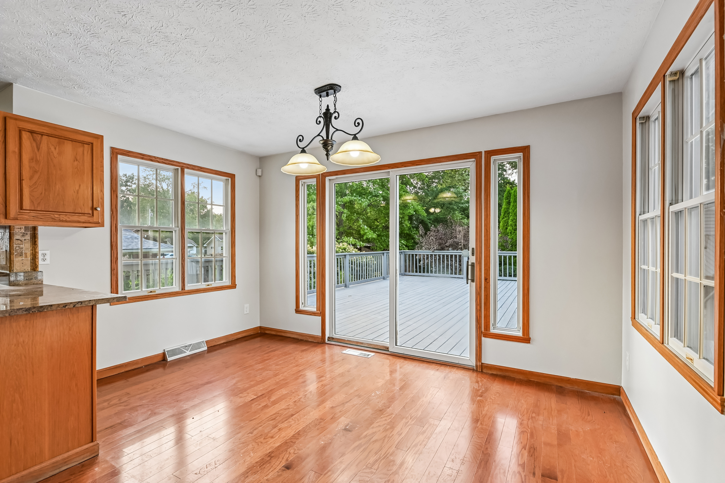 Photo 3 of 42 of 2145 Overland Ave NE, Warren, OH