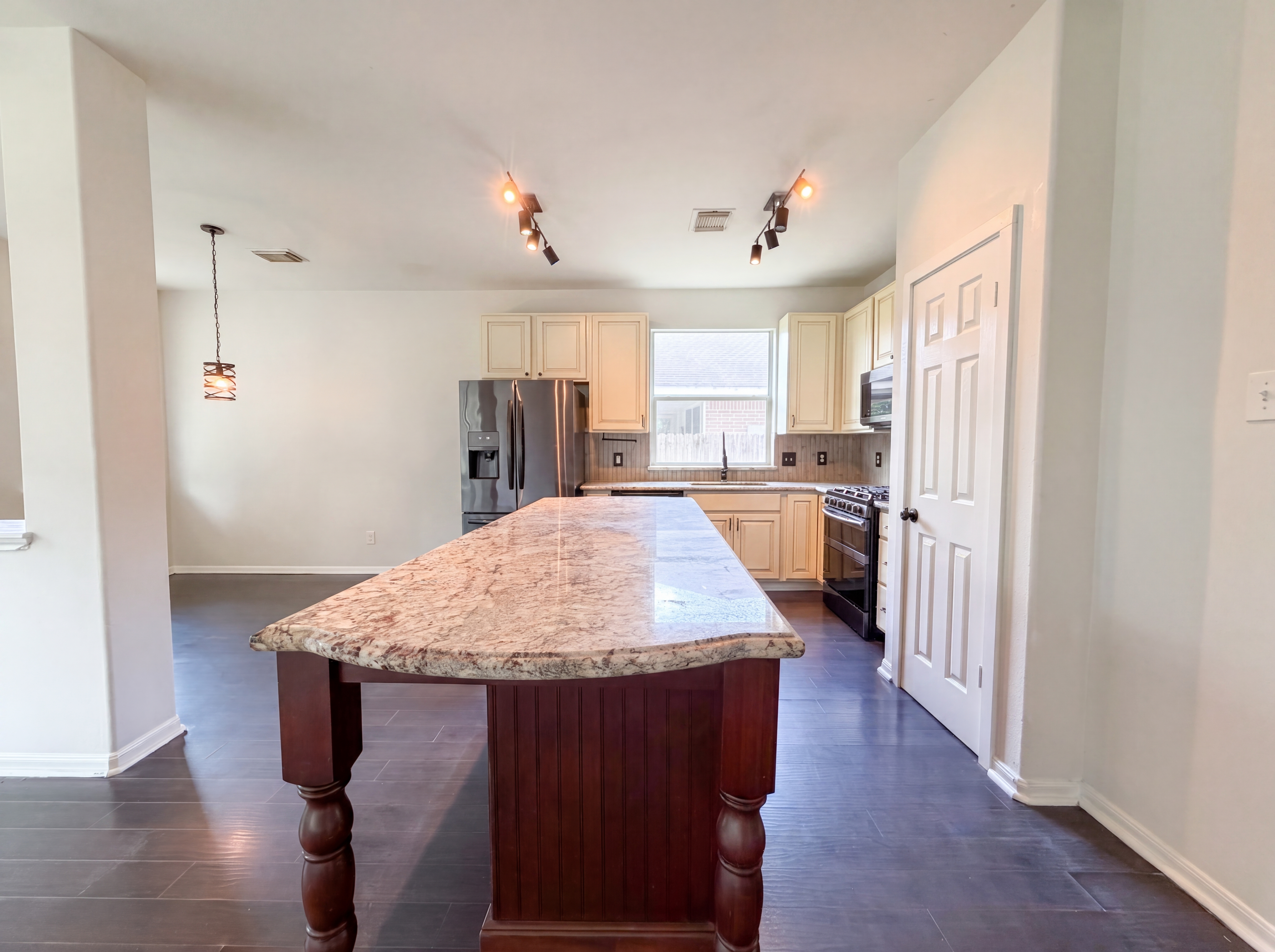 Photo 12 of 23 of 16107 Horseshoe Hill Ct, Cypress, TX