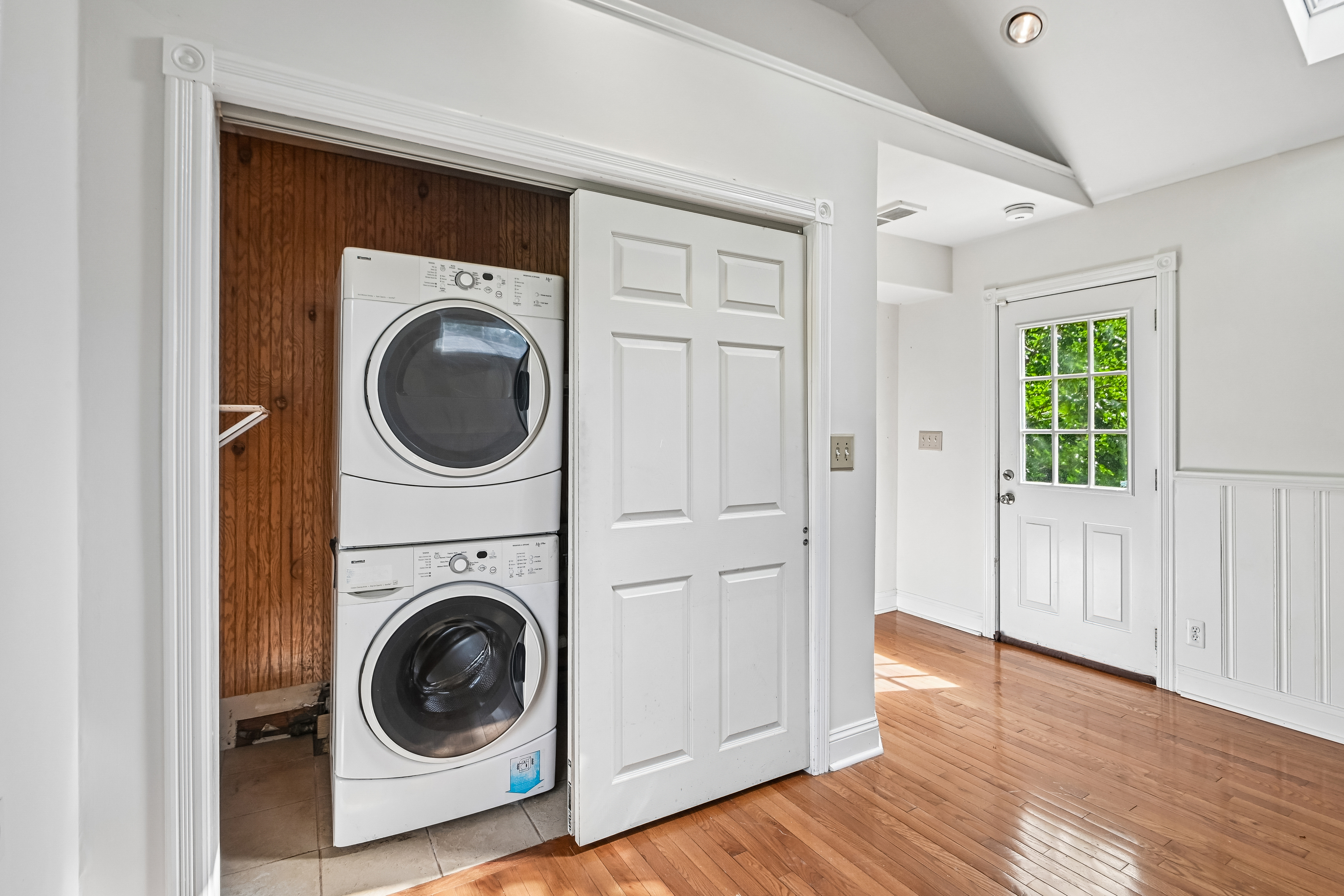 Photo 54 of 72 of 4811 Roslyn Rd, Downers Grove, IL