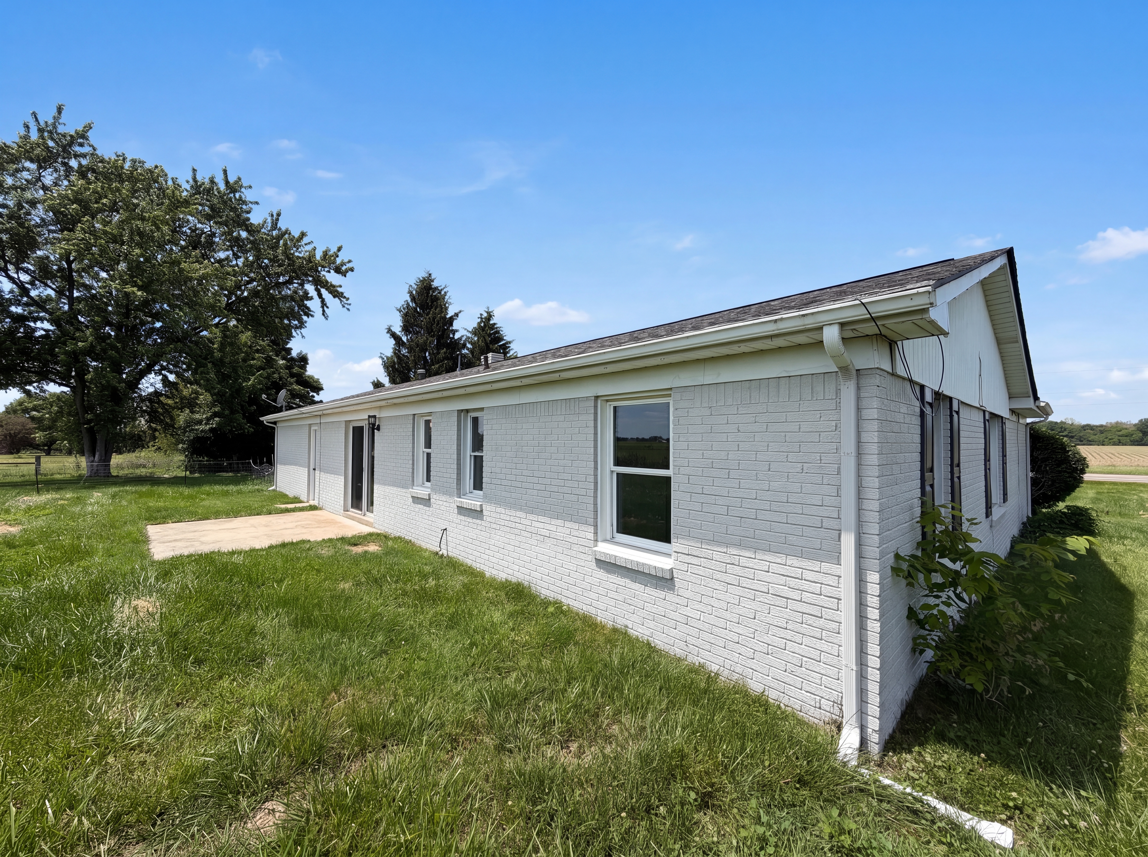 Photo 5 of 18 of 1677 E State Route 234, Greenfield, IN