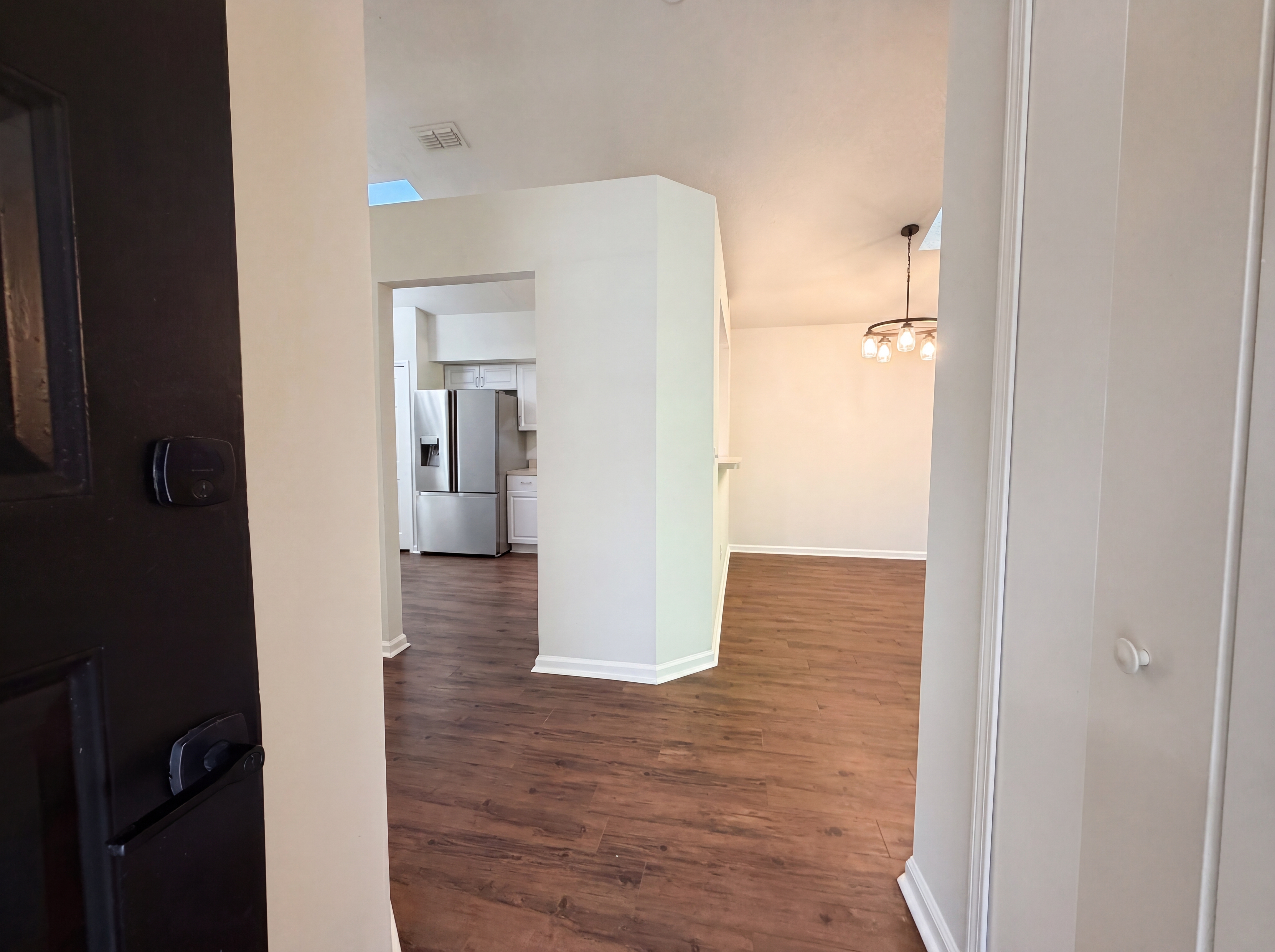 Photo 18 of 23 of 2512 Townsquare Dr, Jacksonville, FL