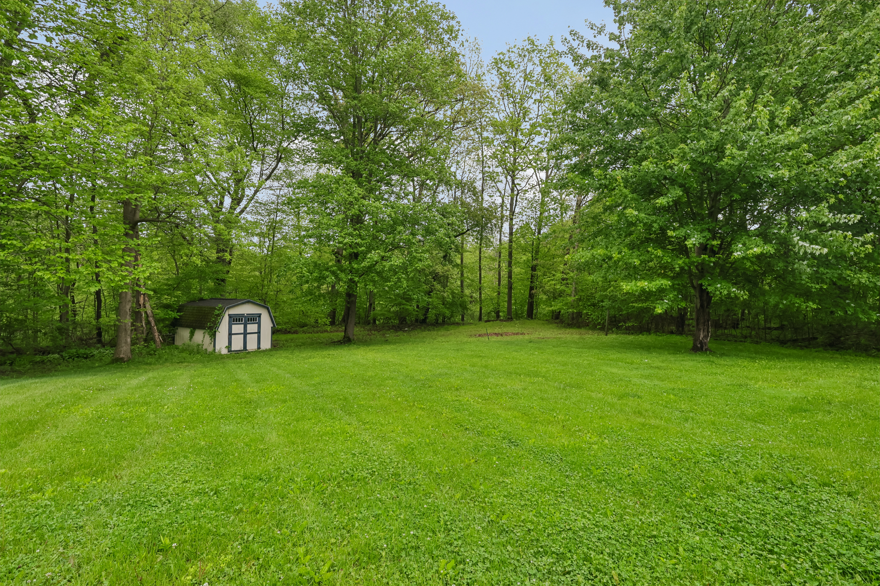 Photo 17 of 35 of 3315 Hidden Brook Dr, Ravenna, OH