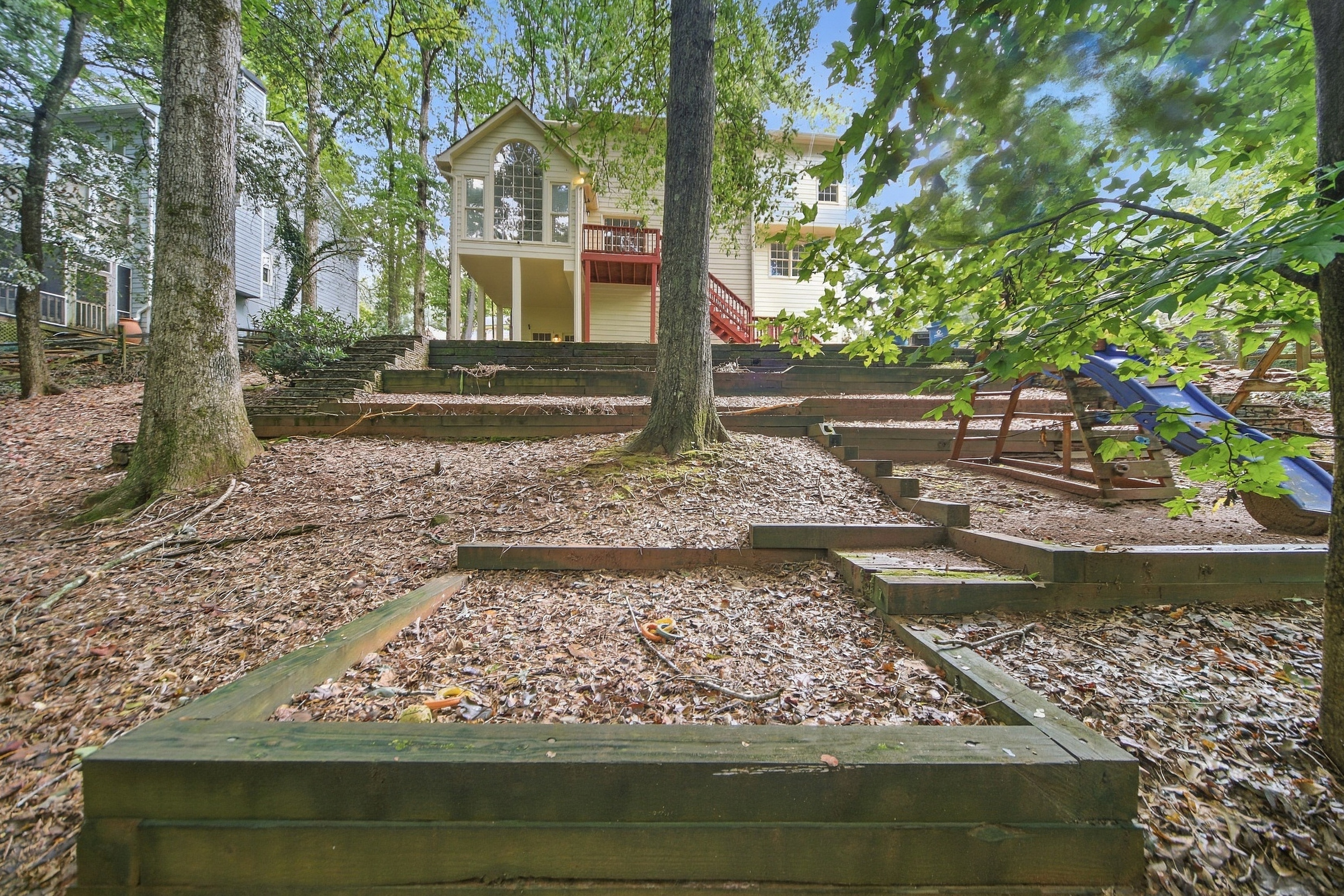Photo 5 of 40 of 4003 Oakview Ct, Alpharetta, GA