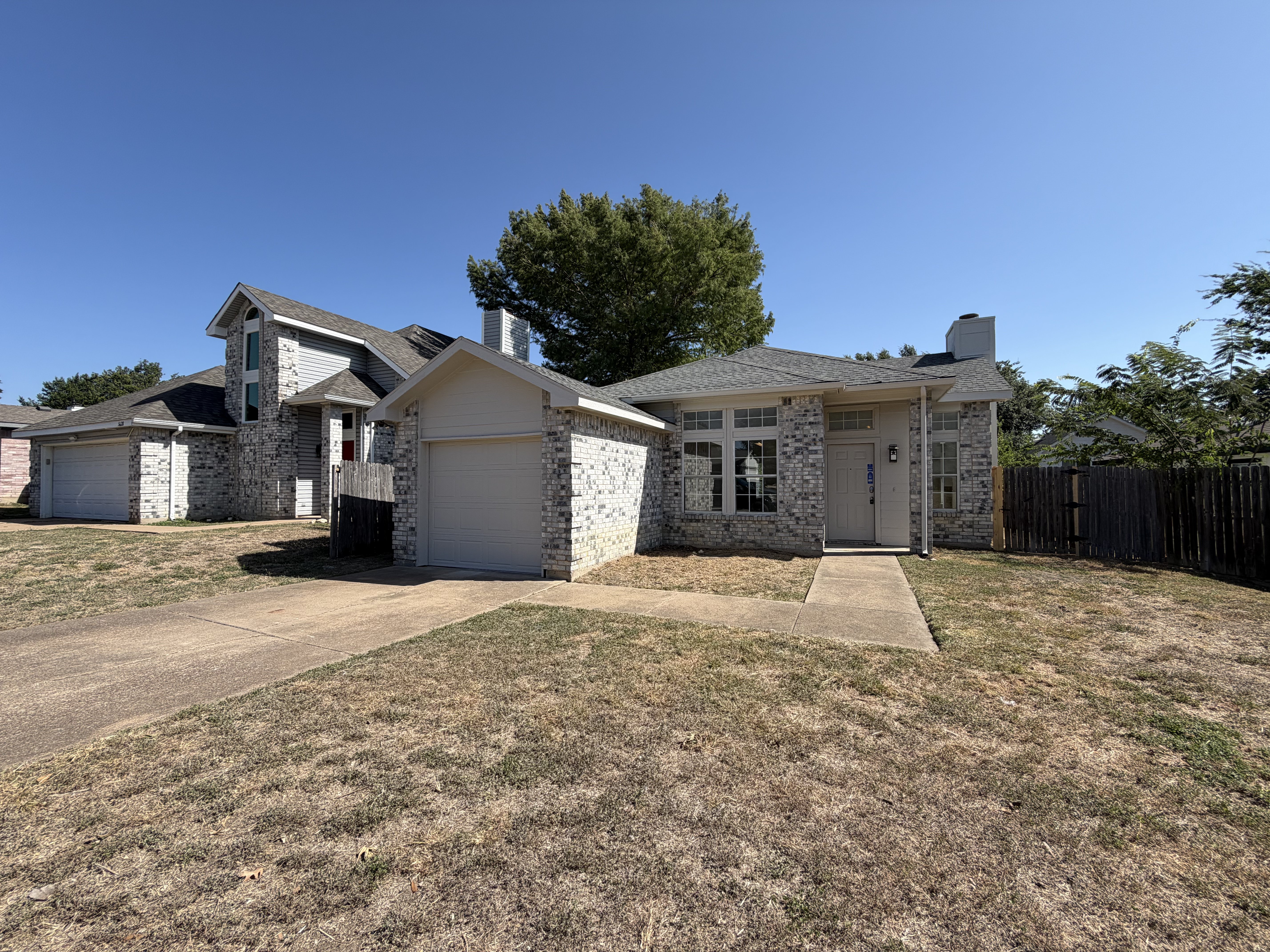 Photo 12 of 16 of 5624 Shady Springs Trl, Fort Worth, TX
