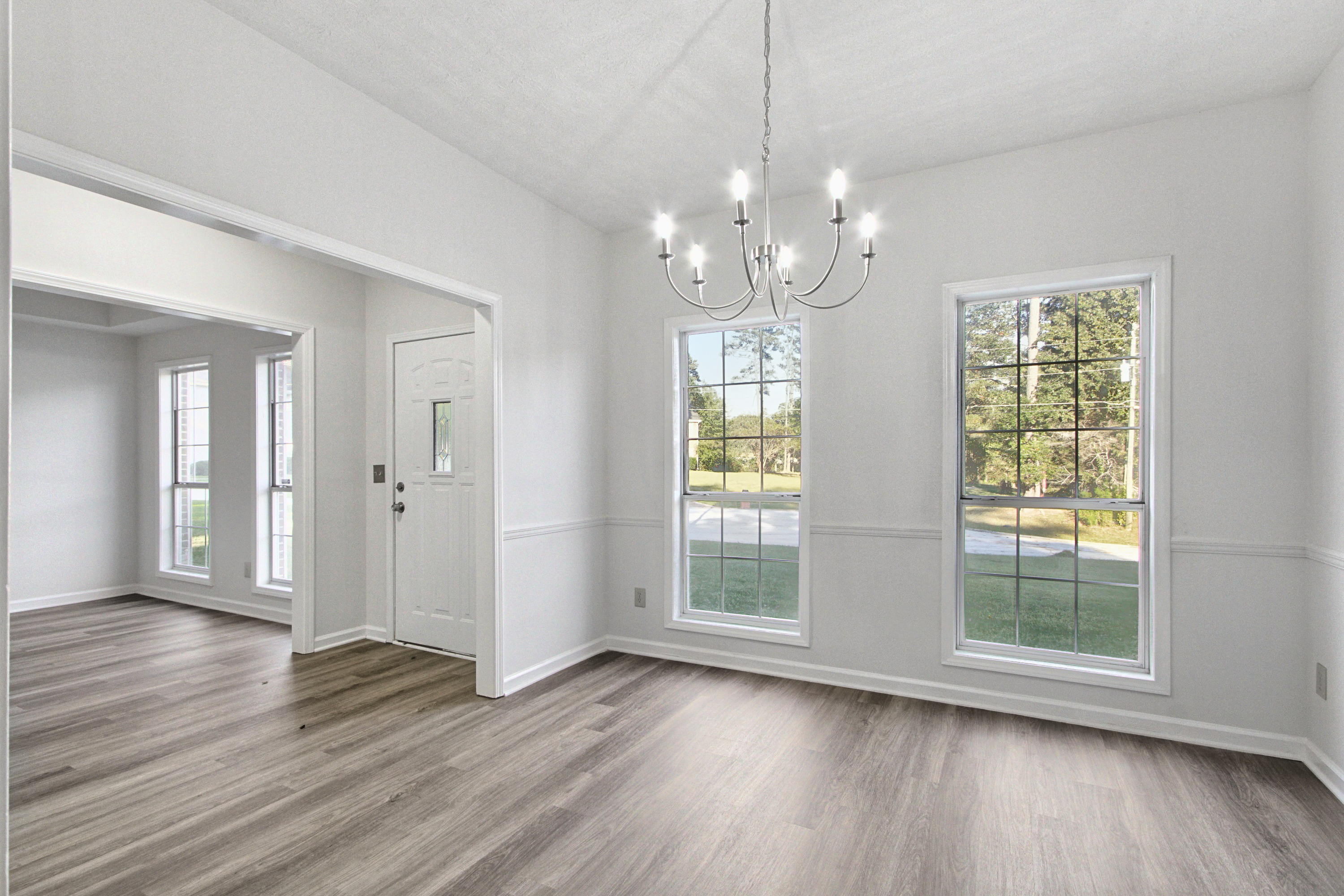 Photo 9 of 34 of 6833 Sarah Jane Ln, Riverdale, GA