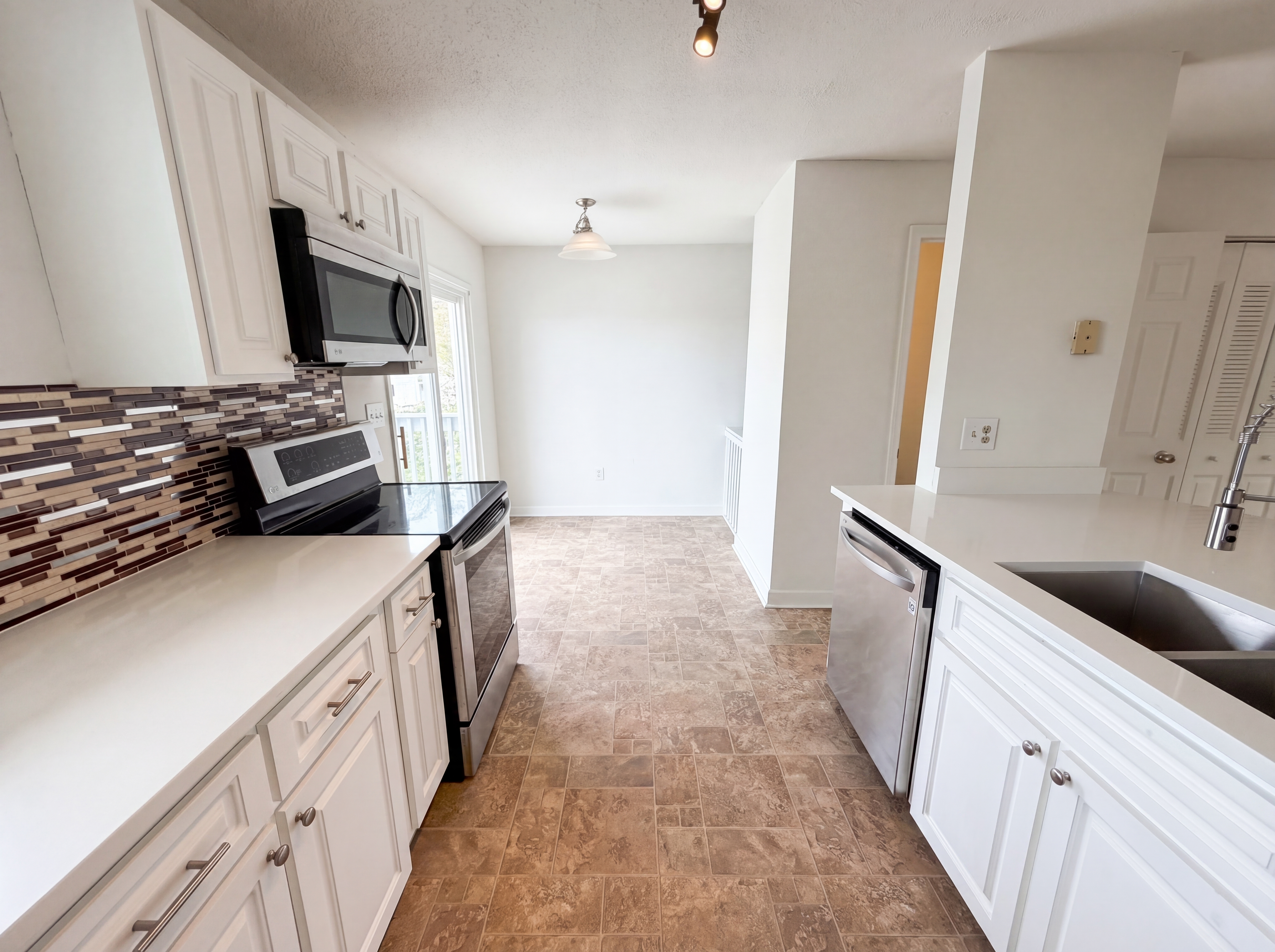 Photo 8 of 17 of 79 Topsail Ct, Greenville, SC