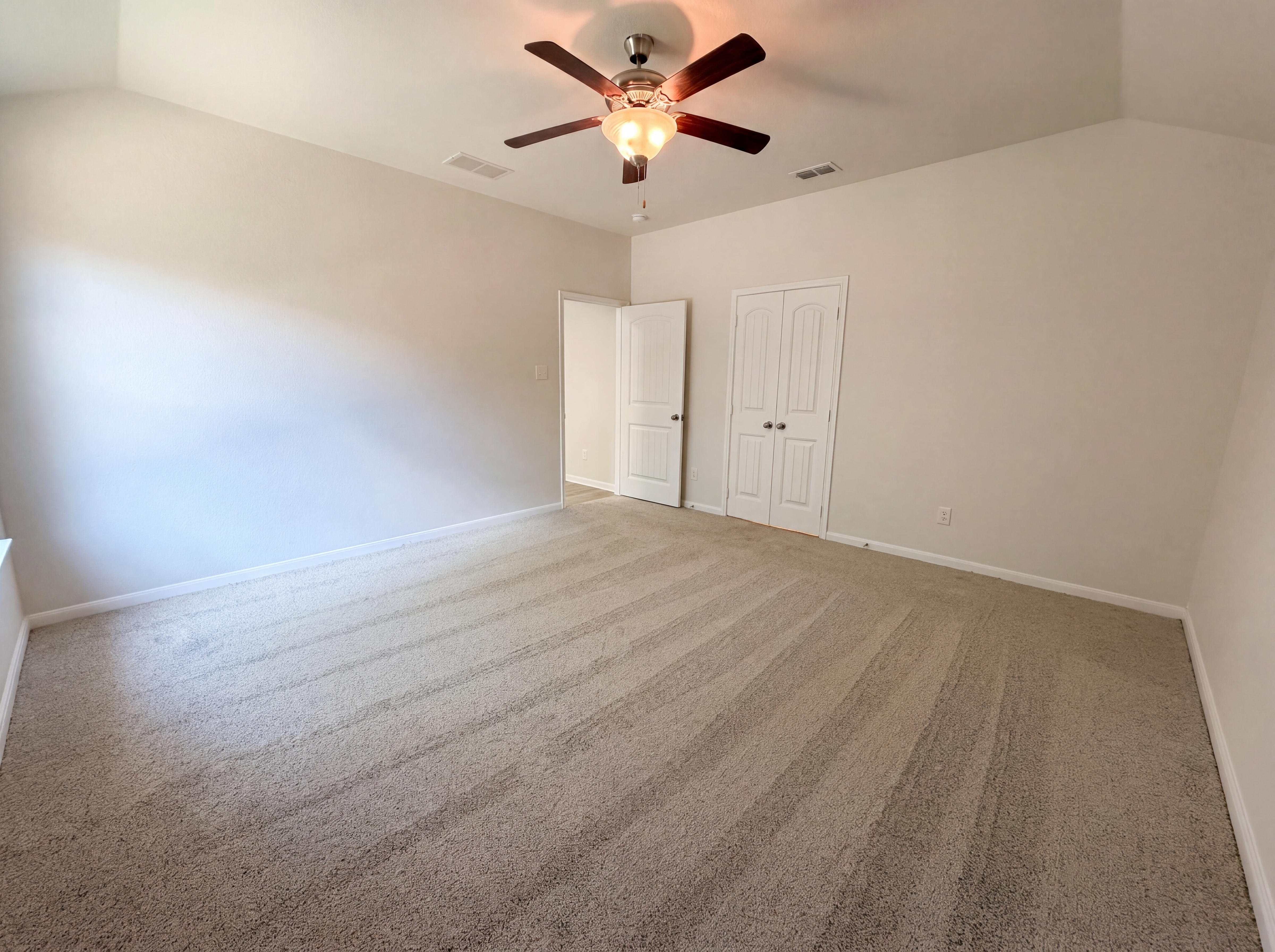 Photo 8 of 18 of 2824 Saint Bernard Dr, Dallas, TX