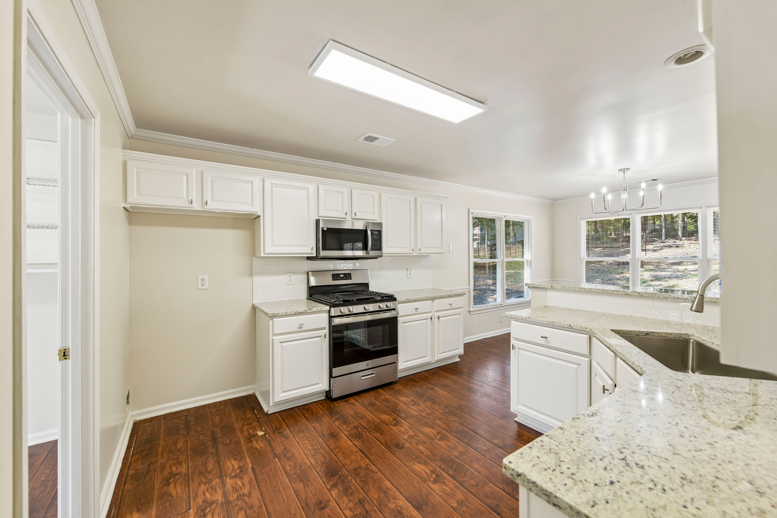 Photo 6 of 33 of 6608 Windbrook Way, Flowery Branch, GA