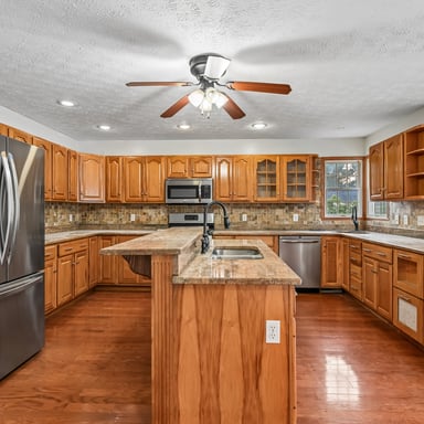 Property photo 2 of 2145 Overland Ave NE