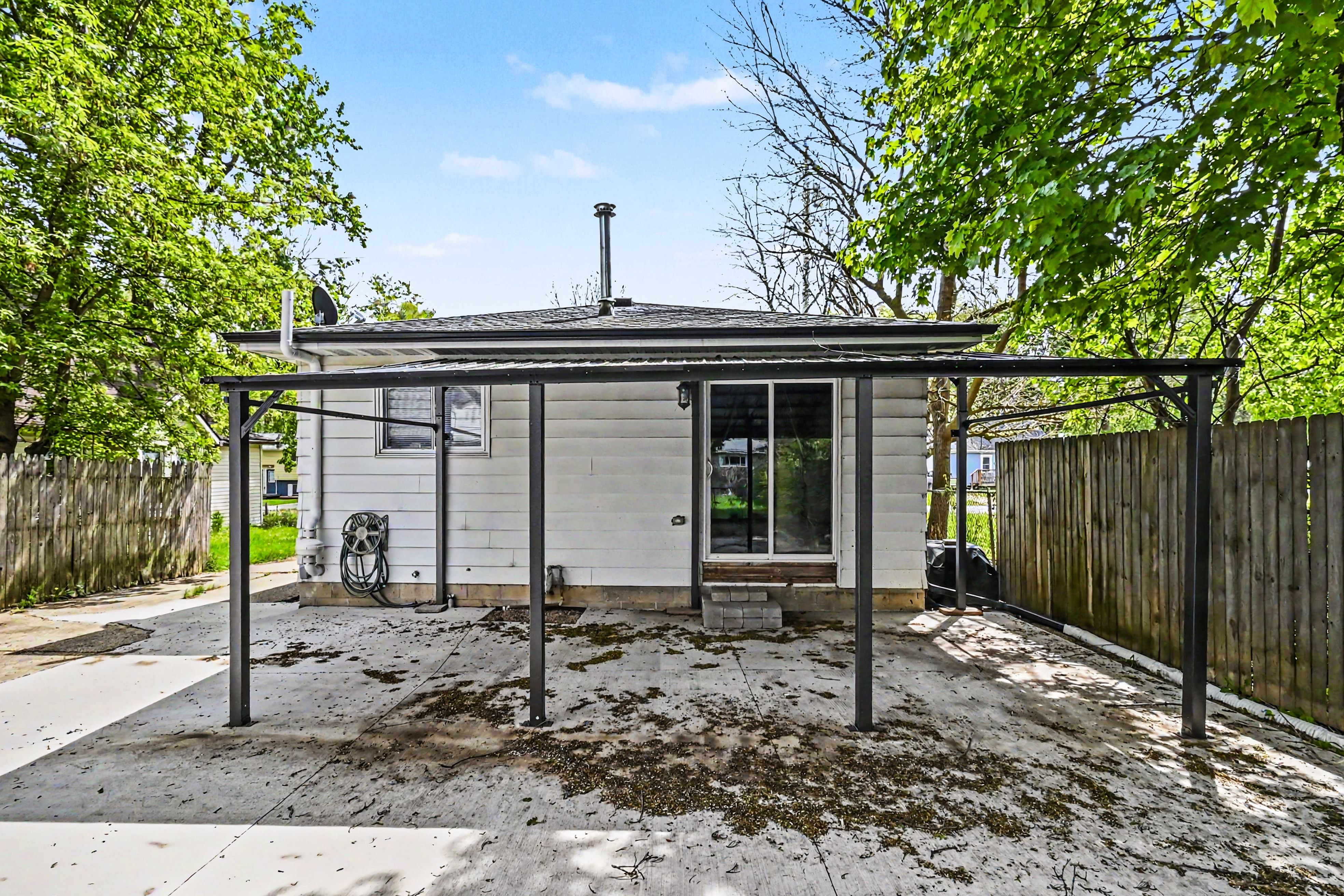 Photo 5 of 20 of 502 Carrier St, Lansing, MI