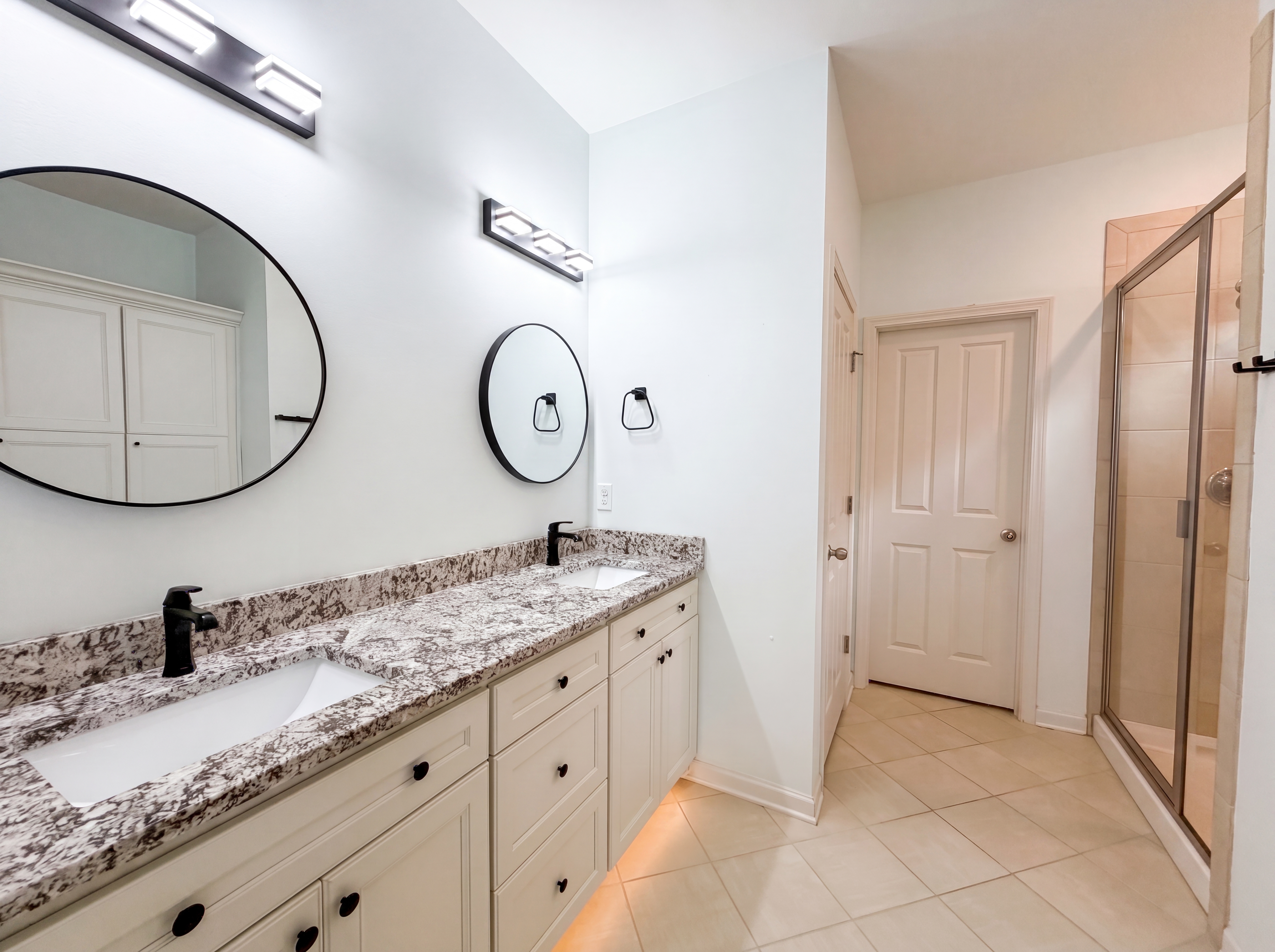 Photo 9 of 15 of 2530 Walpole Ln, Columbia, TN