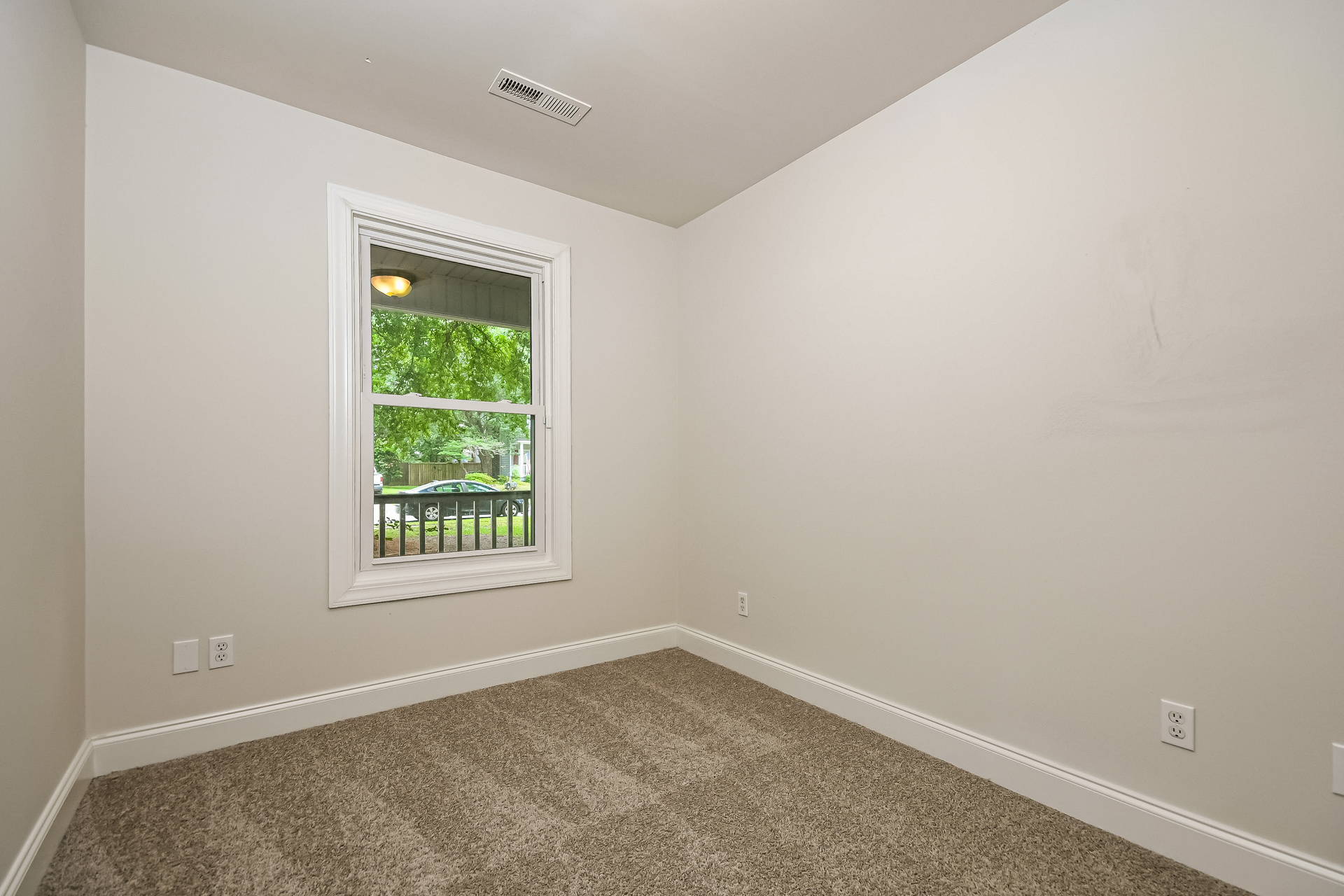 Photo 12 of 22 of 321 Eastover Cir, Summerville, SC