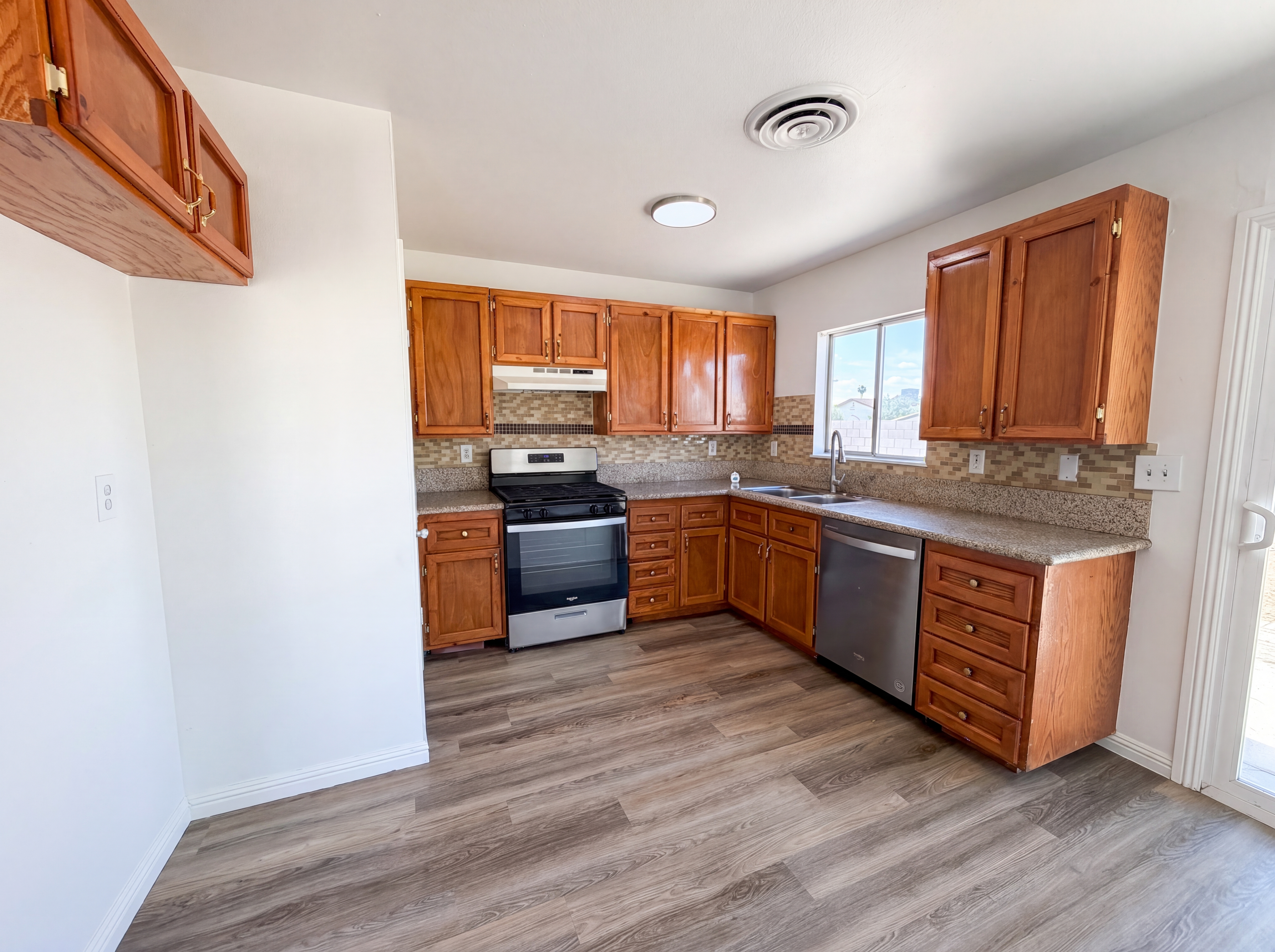 Photo 2 of 44 of 4018 Shady Oak Dr, Las Vegas, NV