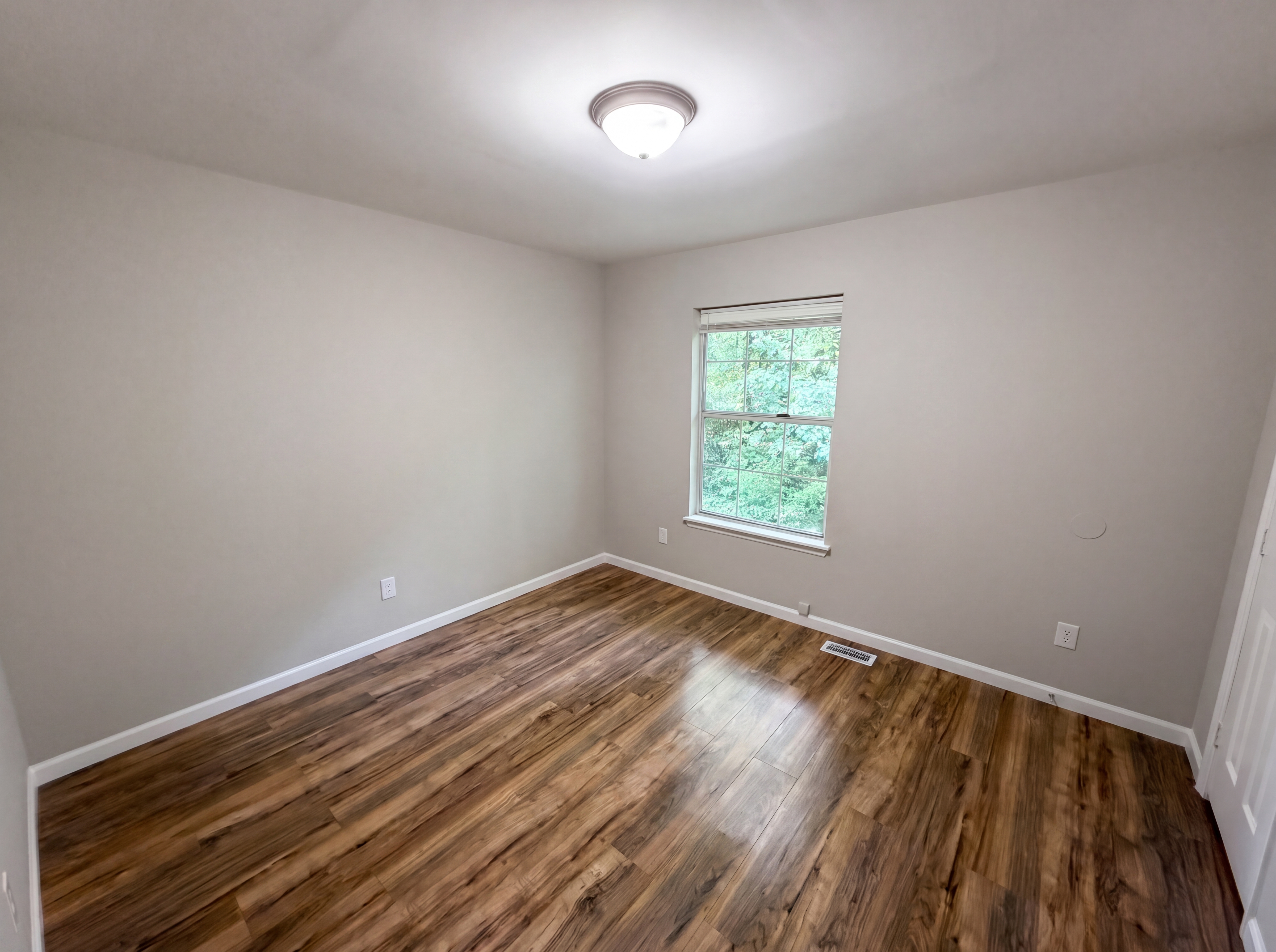 Photo 9 of 19 of 4037 Briarhill Dr, Charlotte, NC
