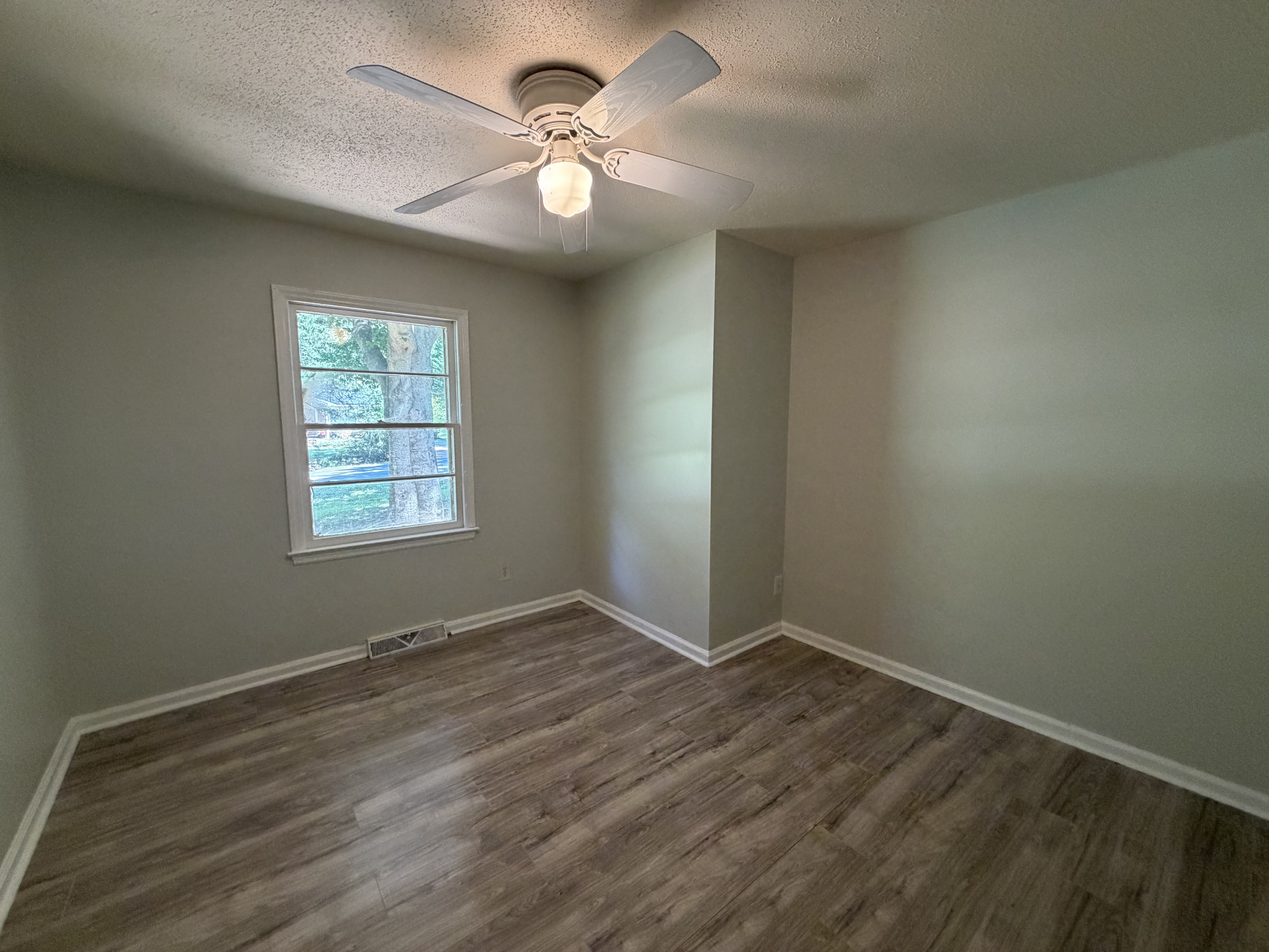 Photo 4 of 17 of 6220 Paylor St, Mebane, NC