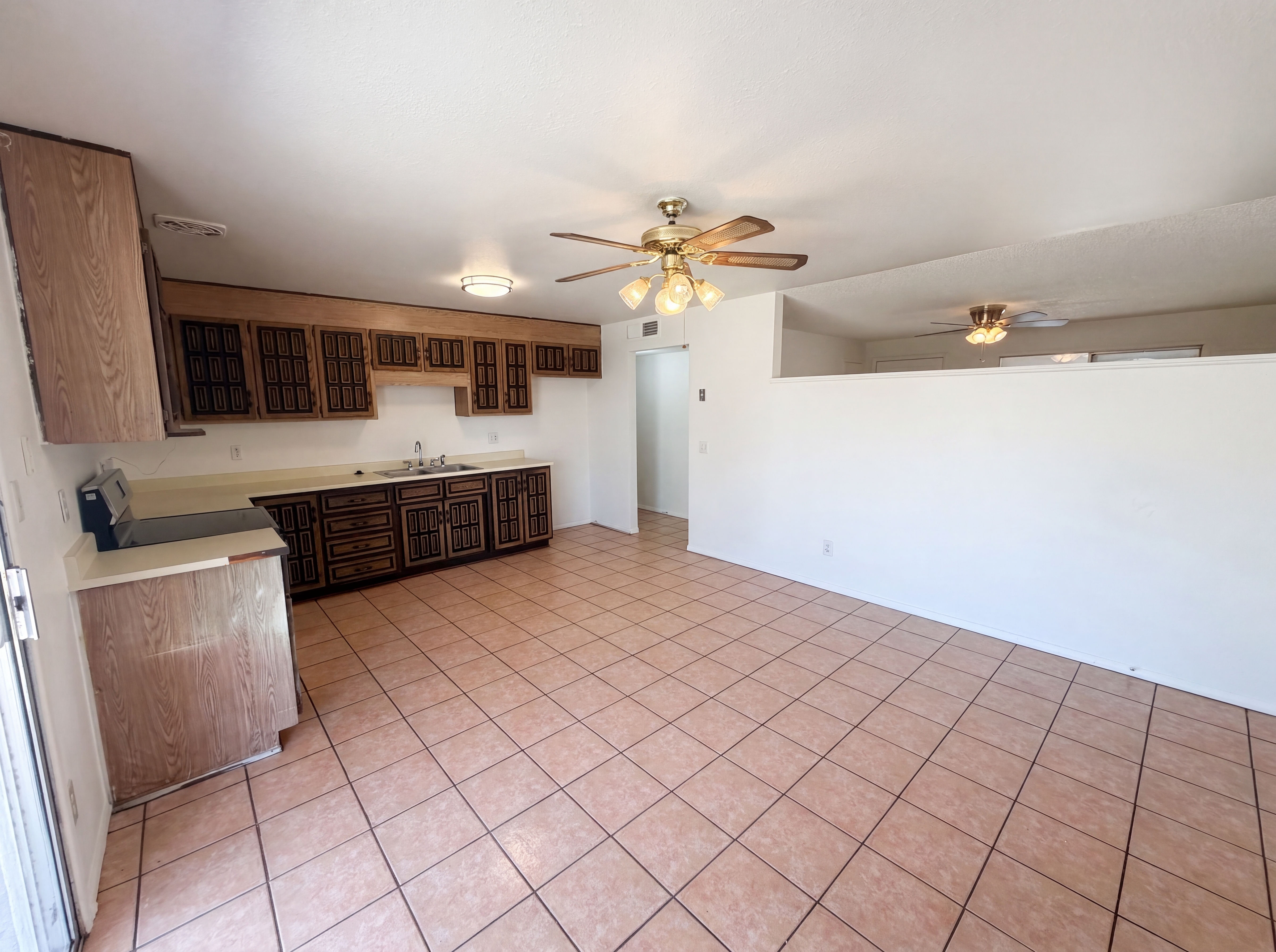 Photo 8 of 19 of 2831 N 70th Dr, Phoenix, AZ