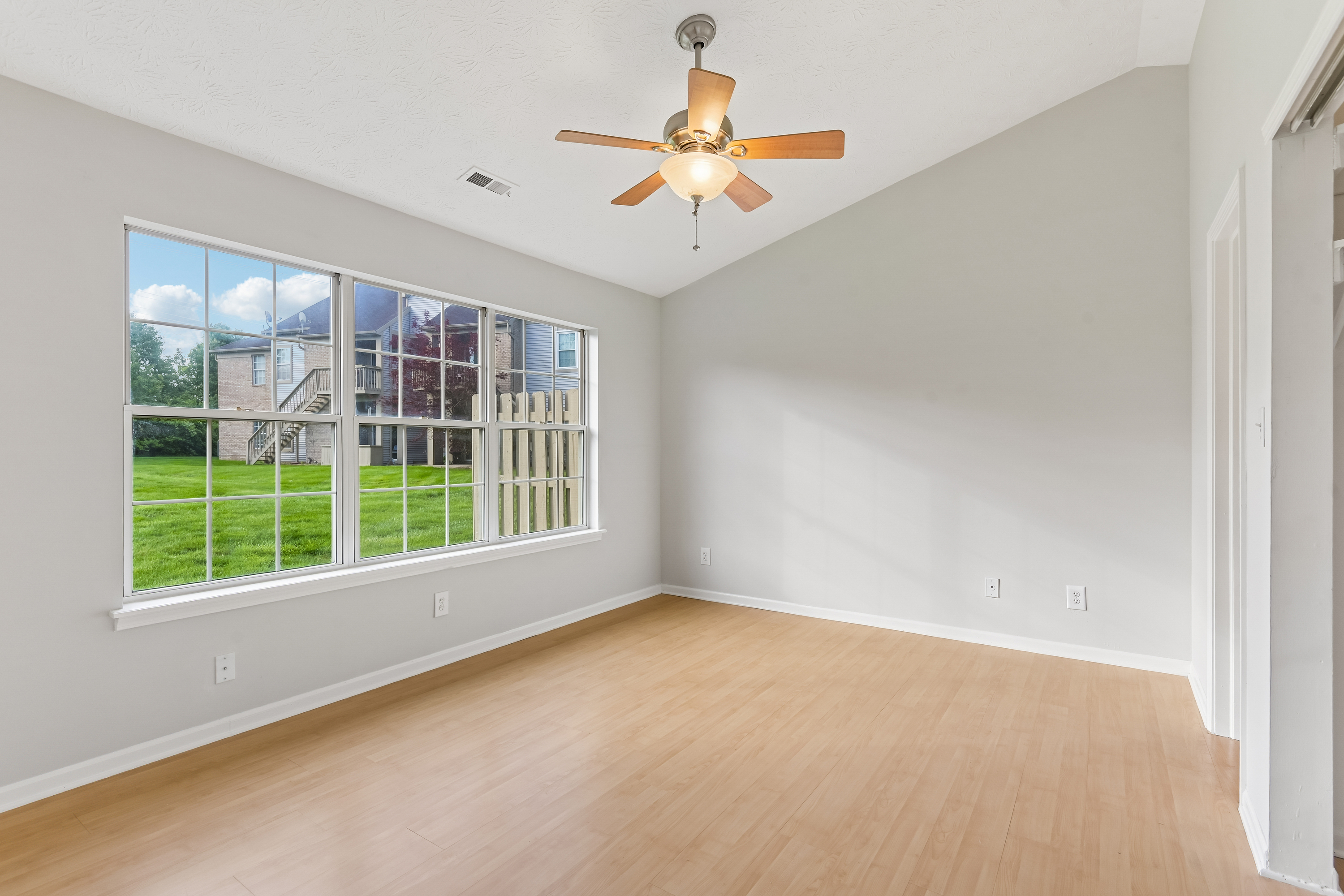Photo 8 of 42 of 3711 Magenta Ln, Indianapolis, IN
