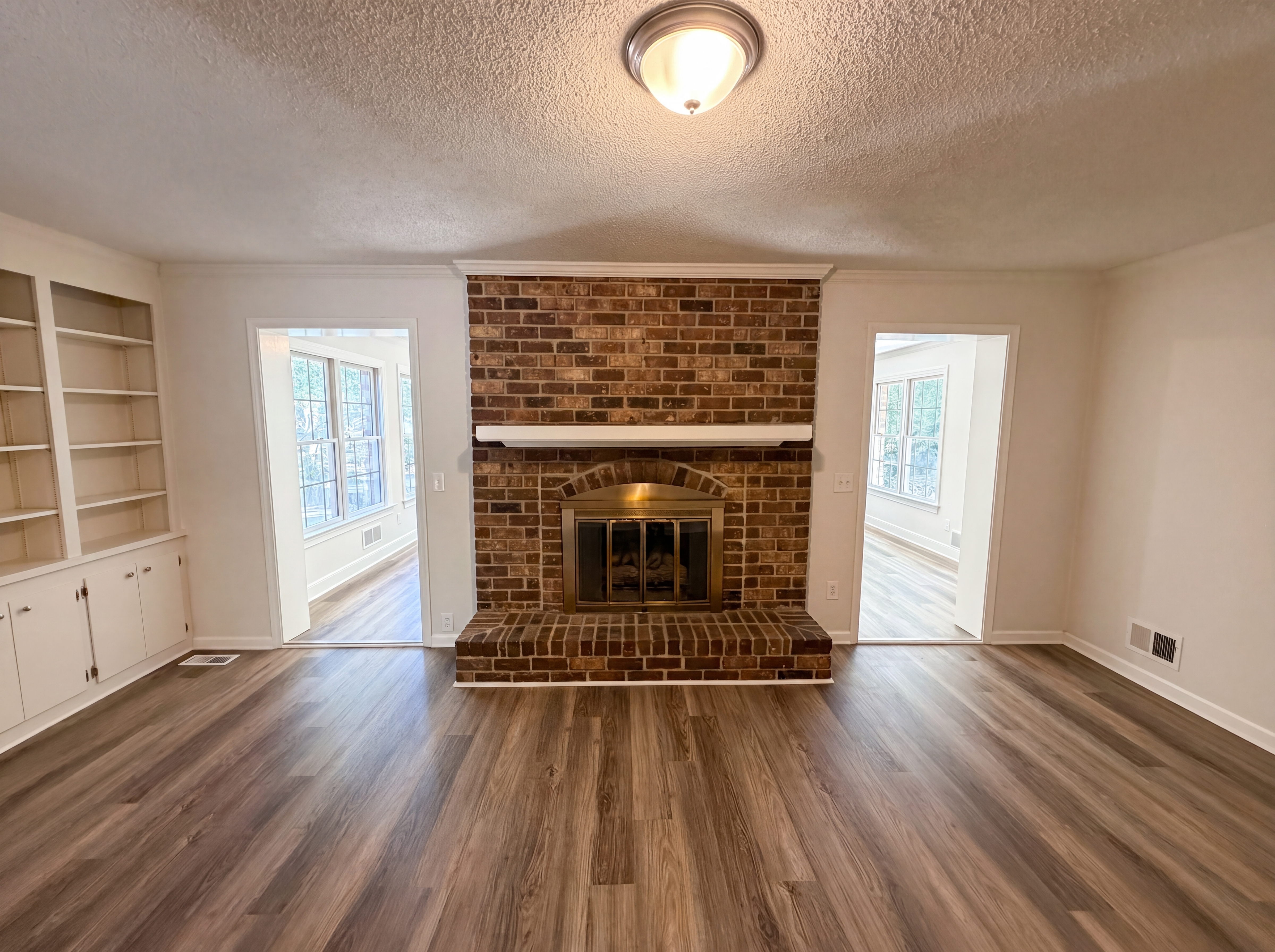 Photo 8 of 33 of 9654 Windsor Lake Blvd, Columbia, SC