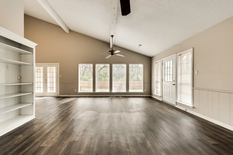 Photo 11 of 32 - 4606 Ashbrook Rd, Dallas, TX 75227