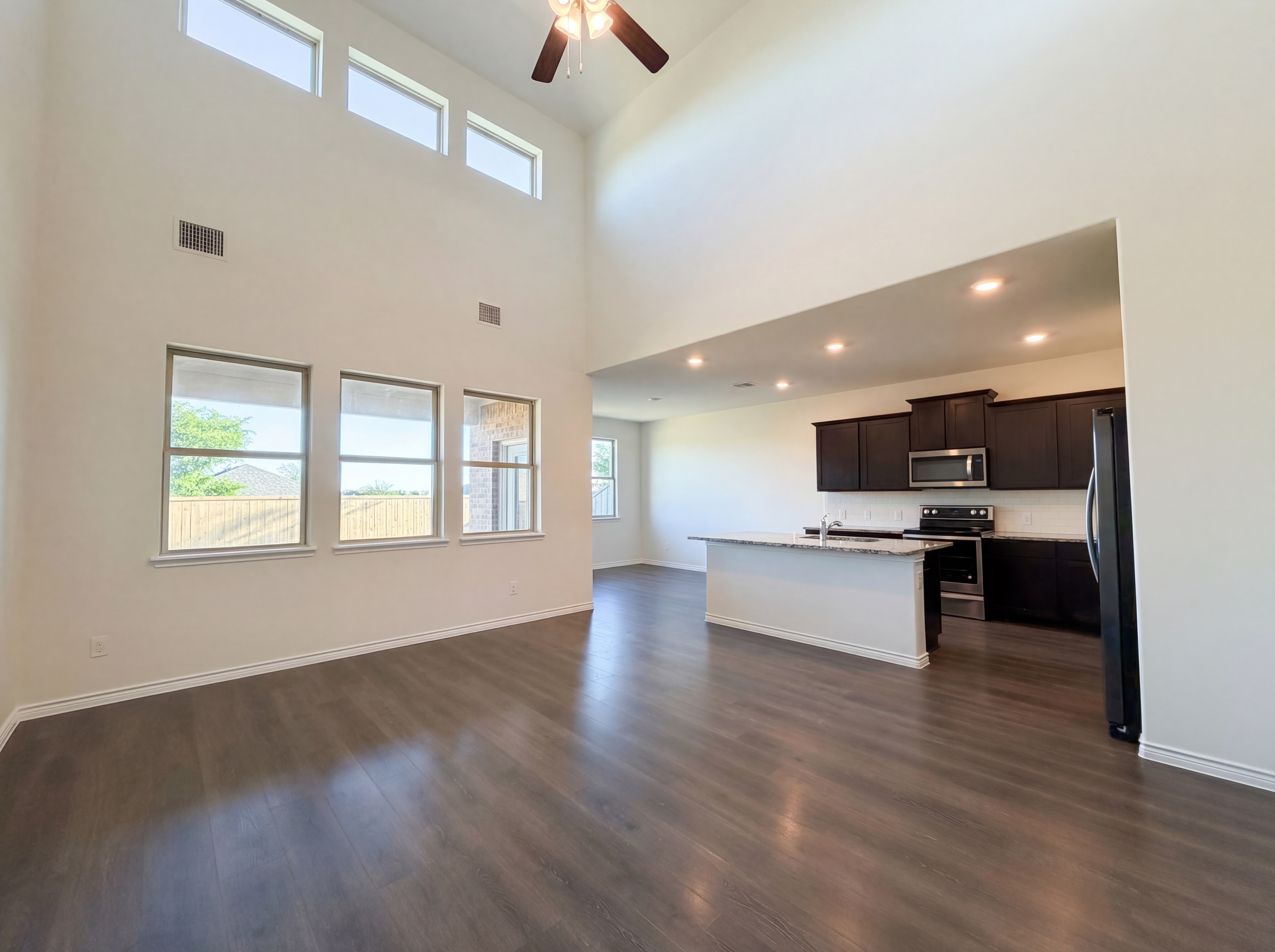 Photo 13 of 25 of 1012 Crepe Myrtle Ln, Anna, TX