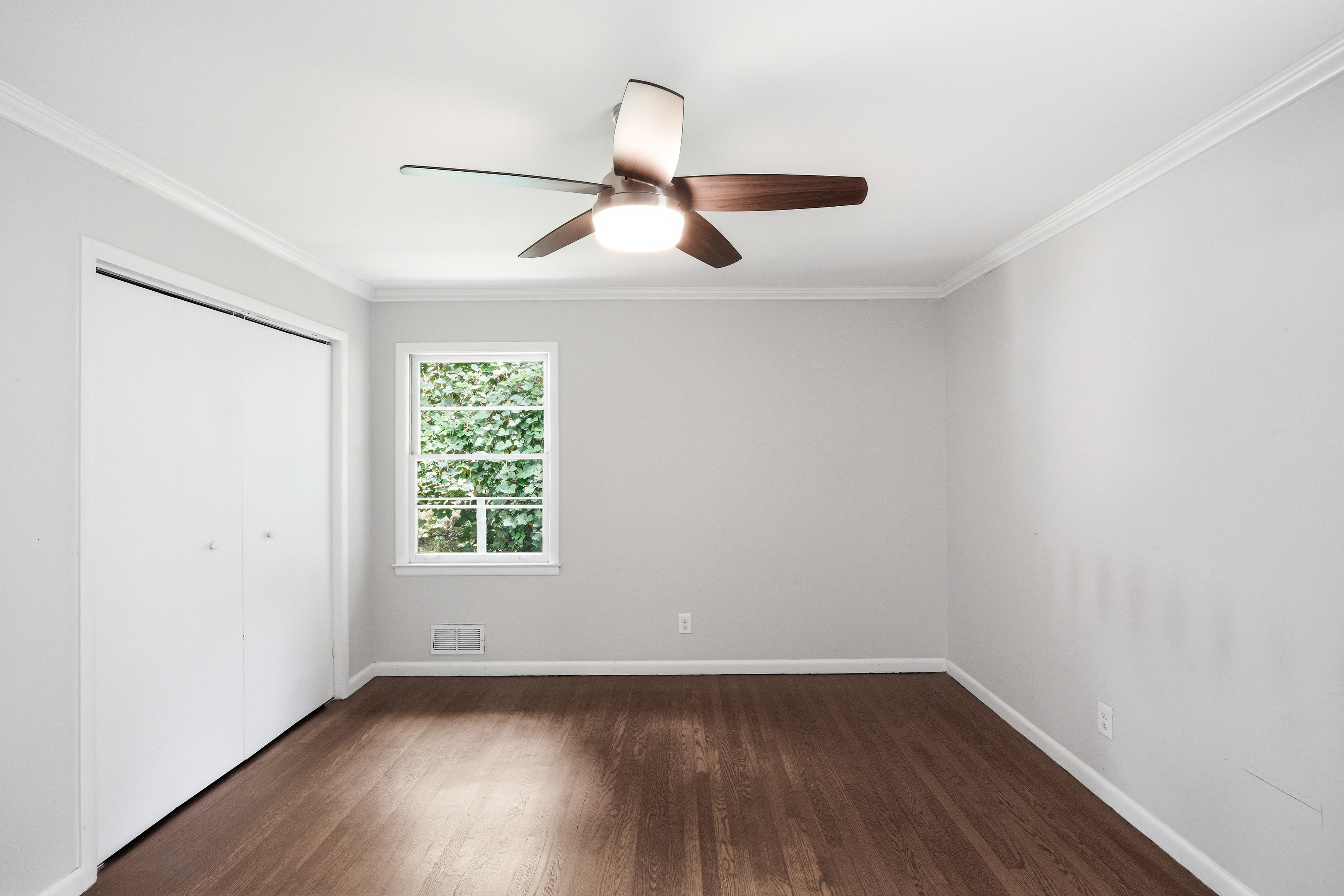 Photo 12 of 35 of 3020 Landrum Dr SW, Atlanta, GA