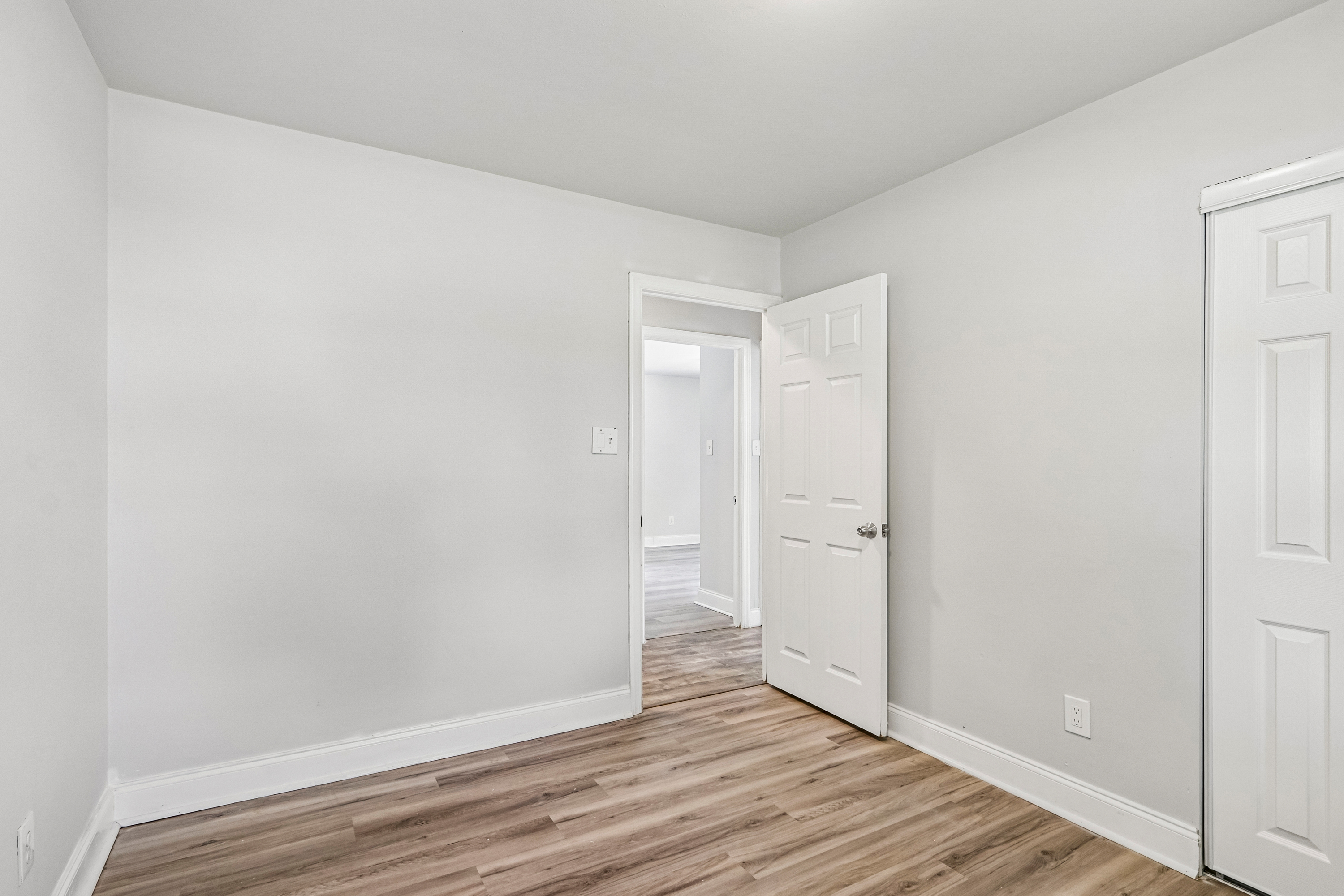 Photo 24 of 36 of 6 Newport Ln, Willingboro, NJ