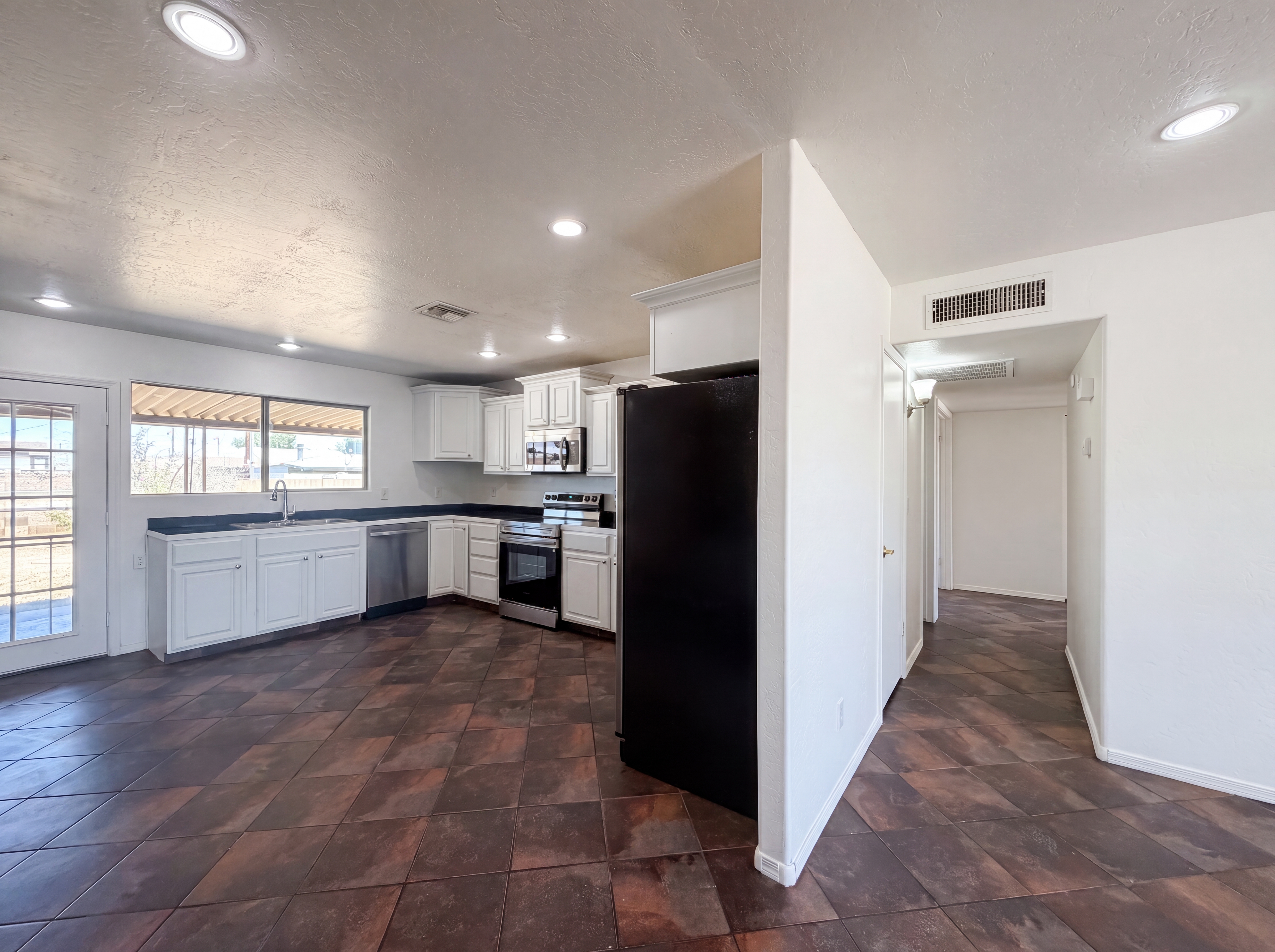 Photo 7 of 20 of 2702 W Carter Dr, Tempe, AZ
