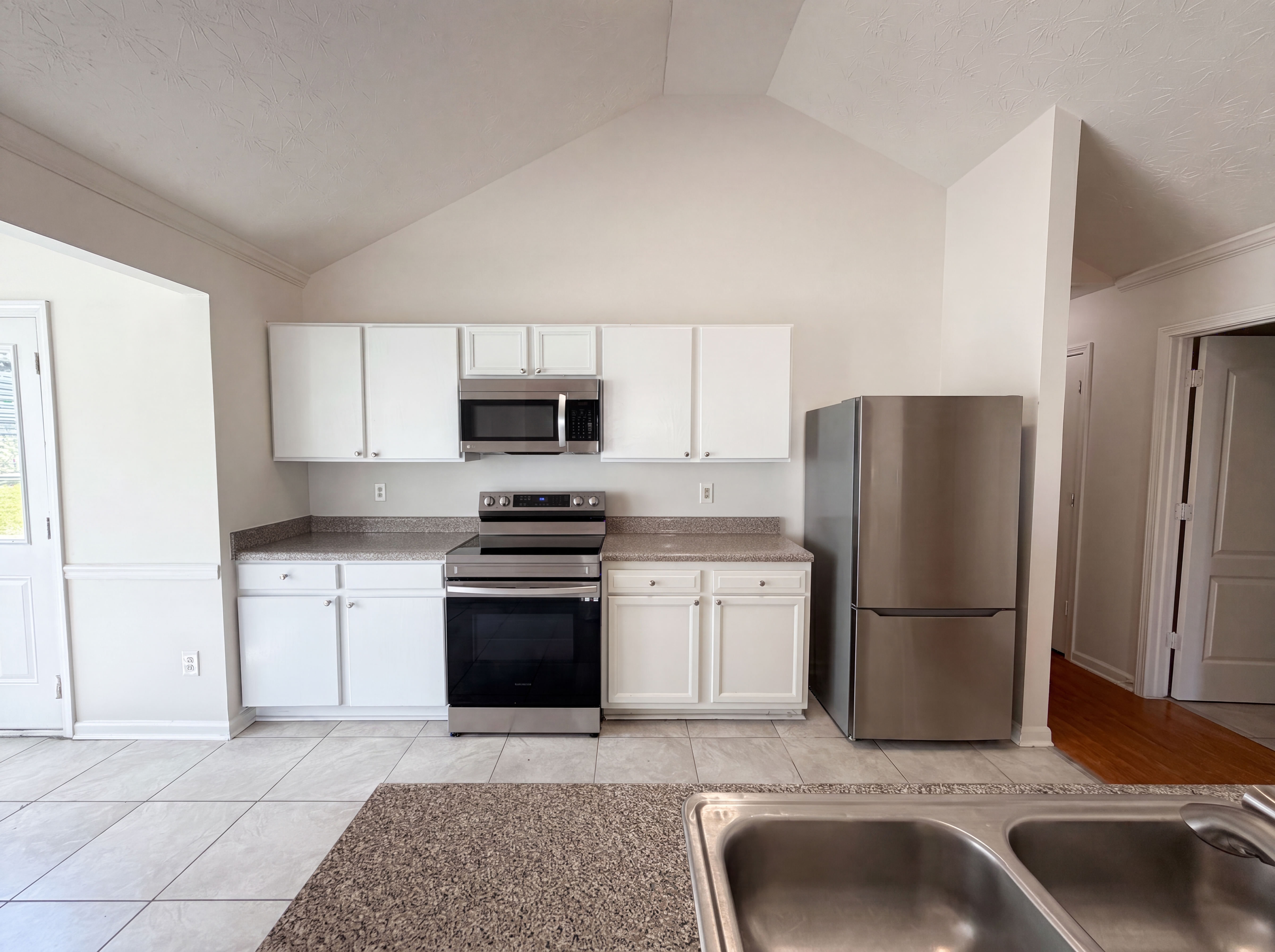 Photo 6 of 25 of 6774 Fairfax Ct, Lithonia, GA