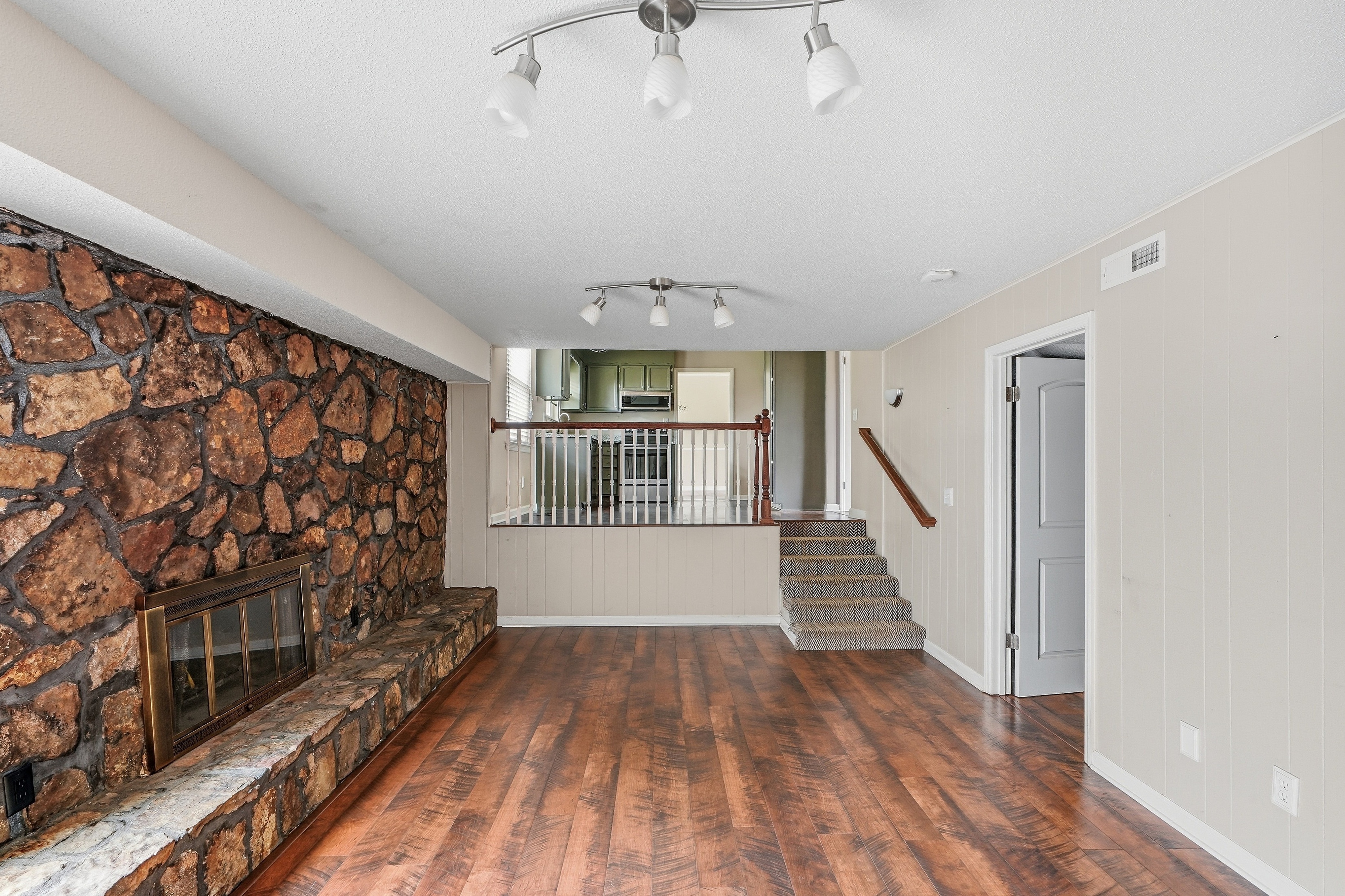 Photo 3 of 32 of 8269 Clipper Dr, Chattanooga, TN
