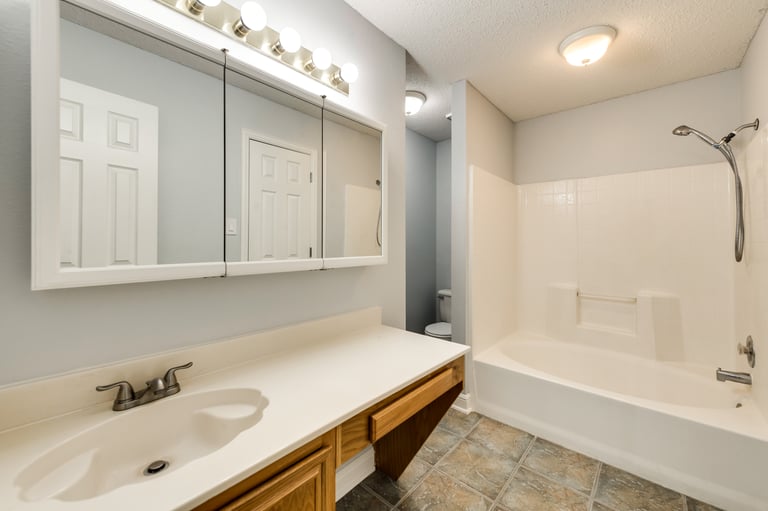 Photo 15 of 25 - 7502 Yorkmeadow Dr, Arlington, TX 76001